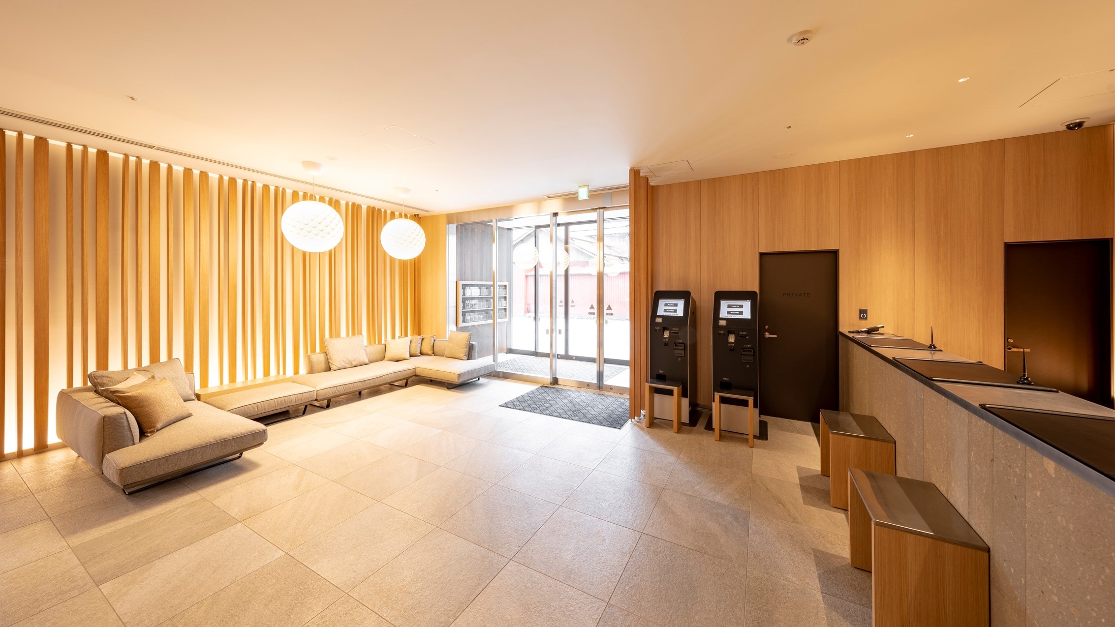 Lobby with a sense of freedom