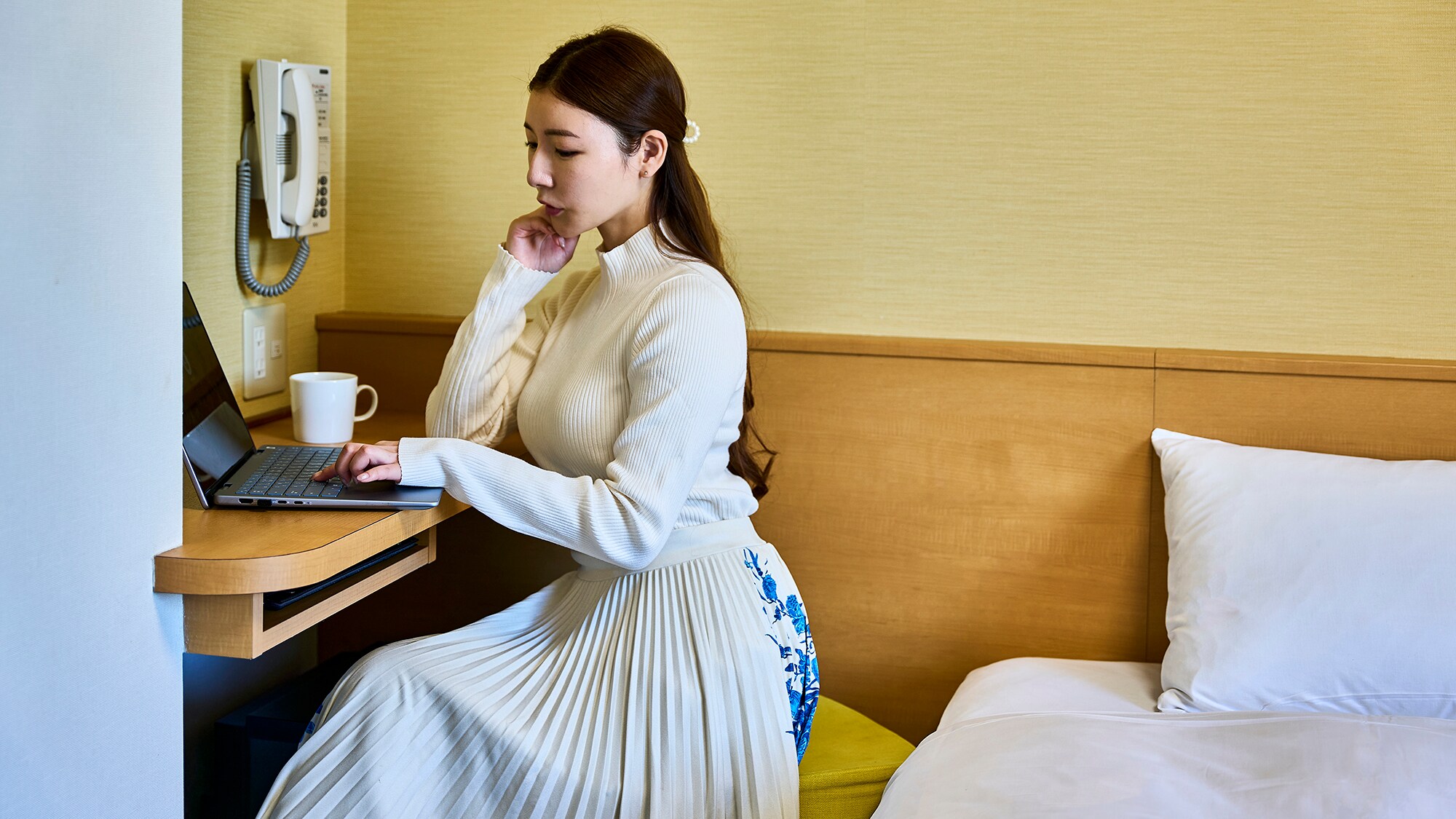 นอกจากนี้ยังมีพื้นที่โต๊ะสำหรับวางแล็ปท็อปซึ่งสะดวกสำหรับการใช้งานทางธุรกิจ