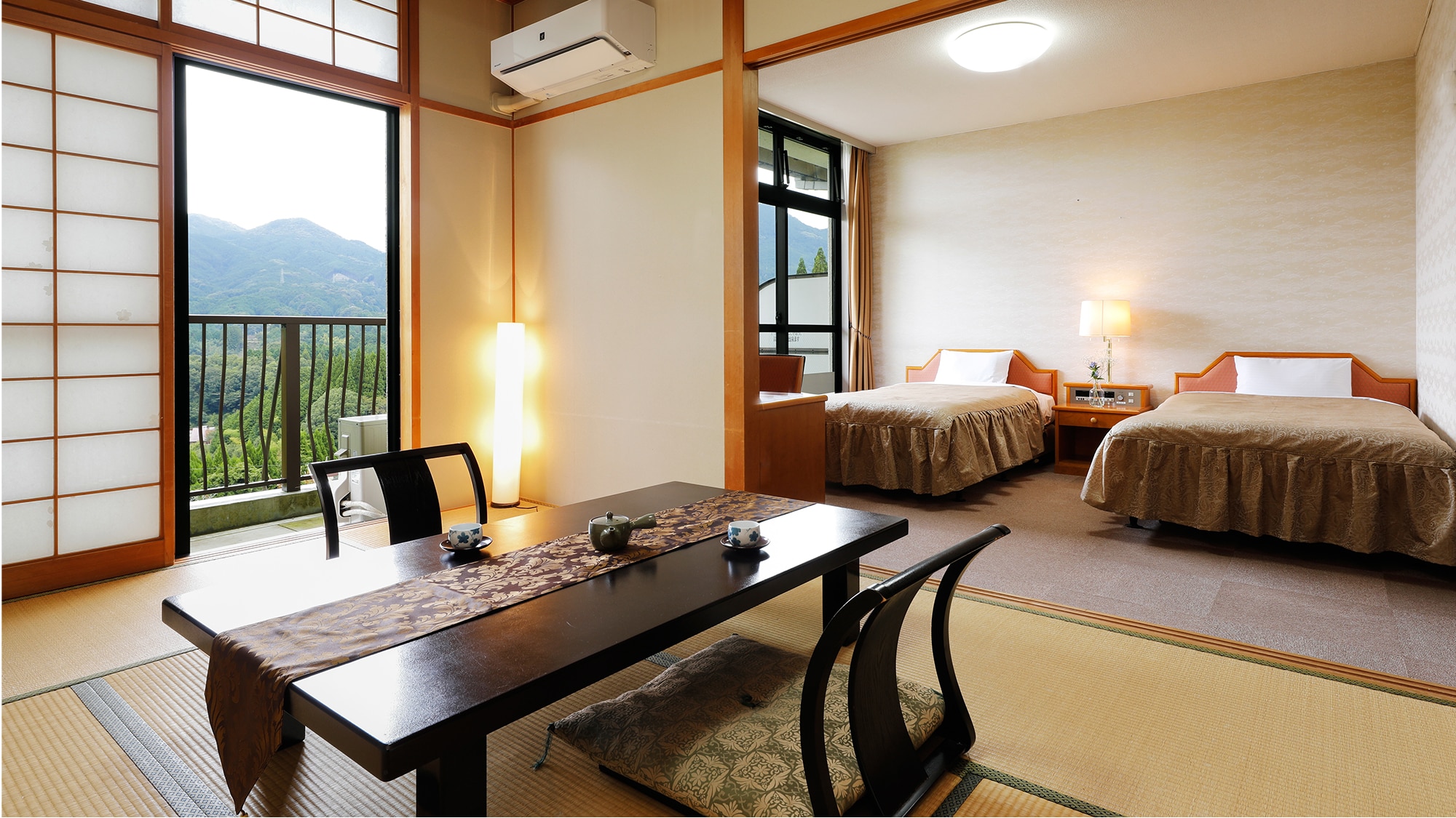 [日西式房間] 可以聊天的日式房間和可以輕鬆起床的臥室。每次都能享受的輕鬆空間