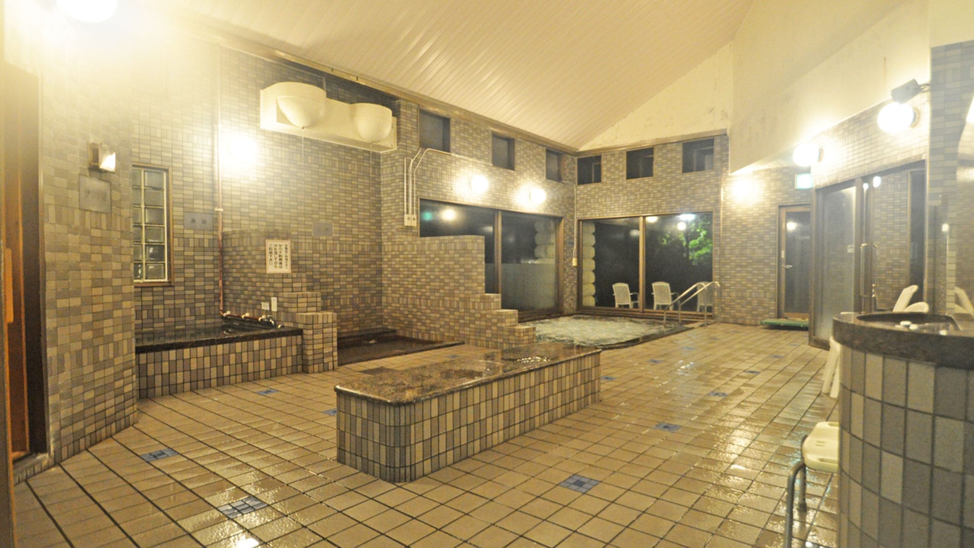 [Large bath] Radon bath, bubble bath, waterfall bath, open-air bath, cold bath, sauna, etc.
