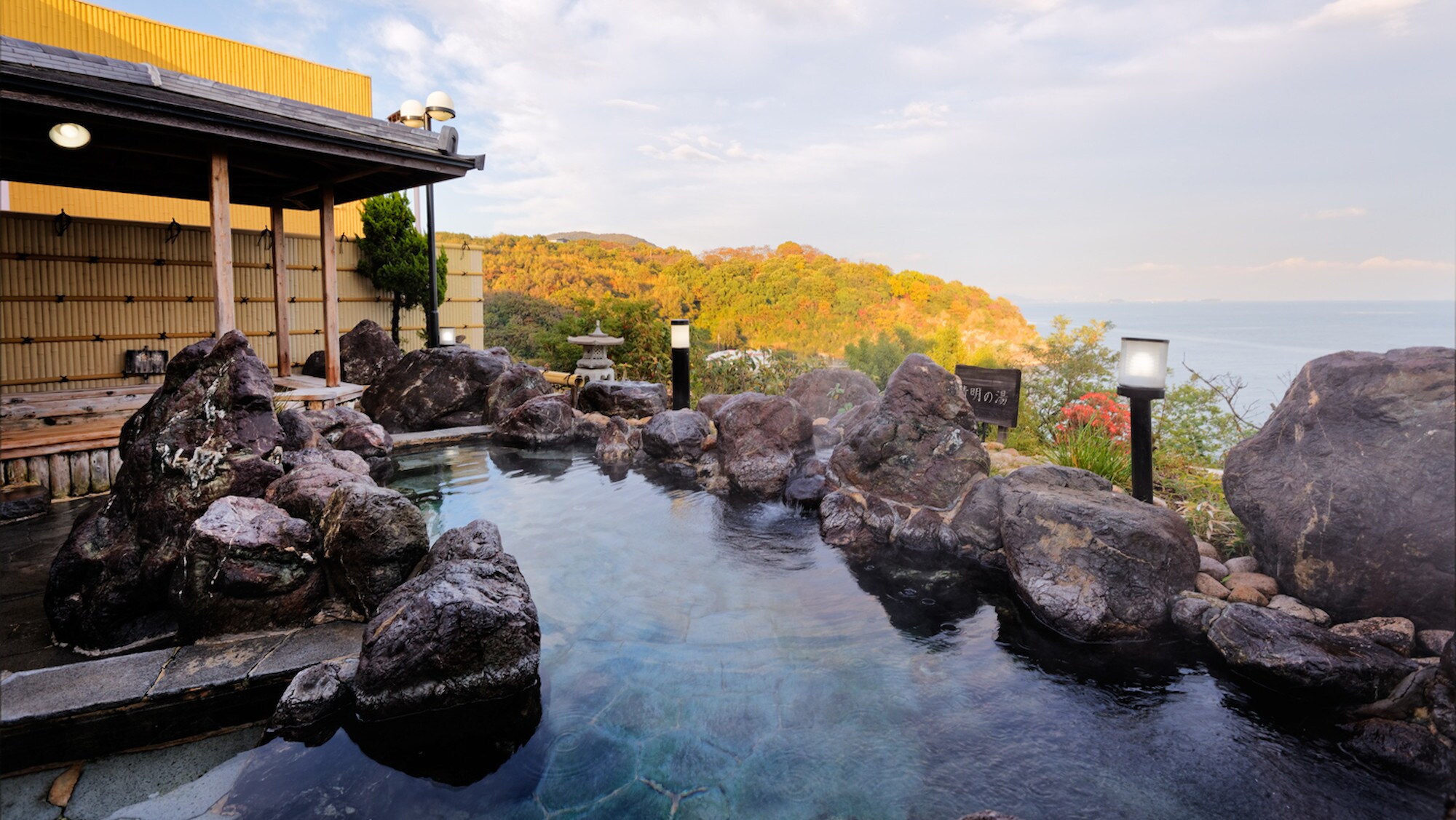 [露天浴池] 被瀨戶內海的壯麗景色和著名的溫泉治愈