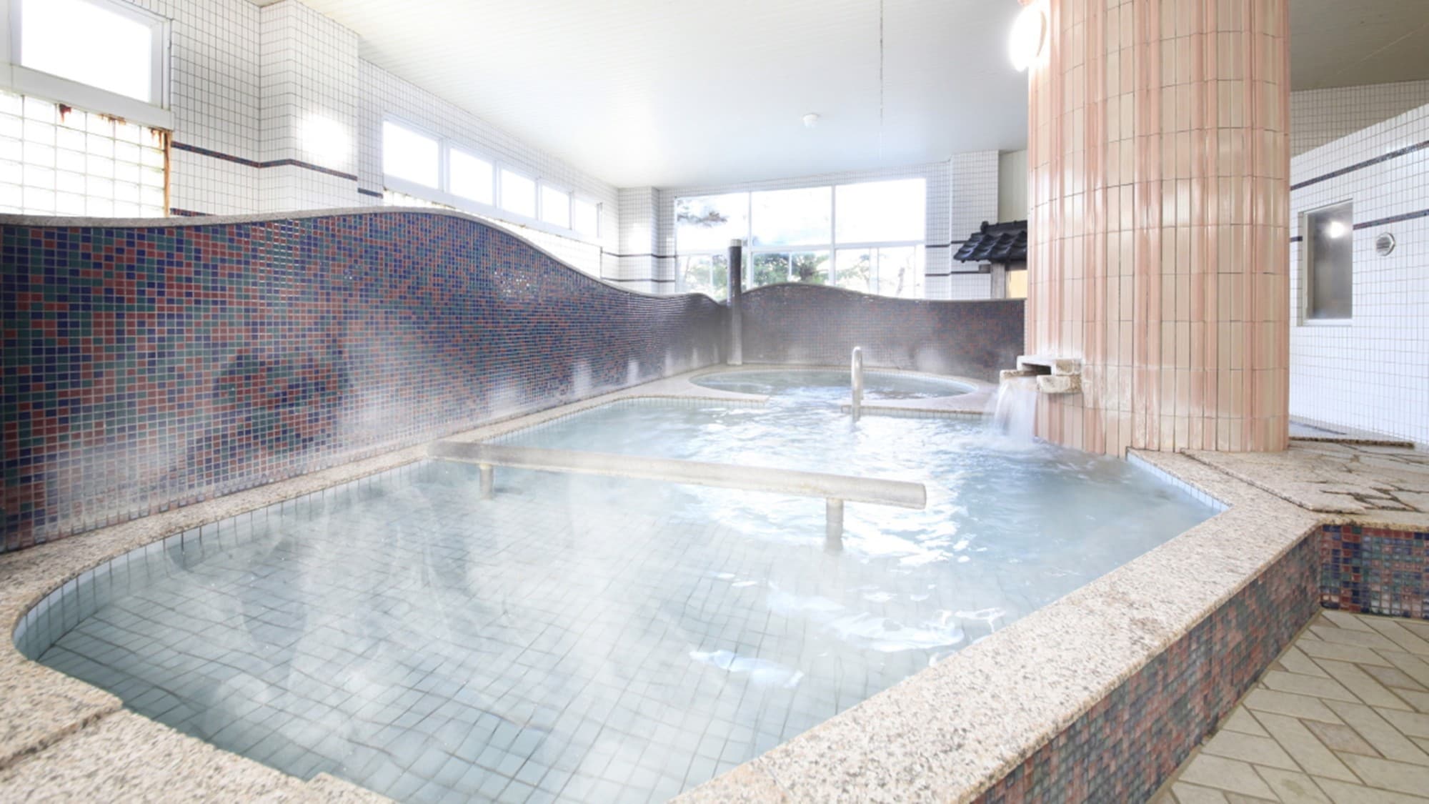[Male public bath] Relax your body and mind in the spacious bath