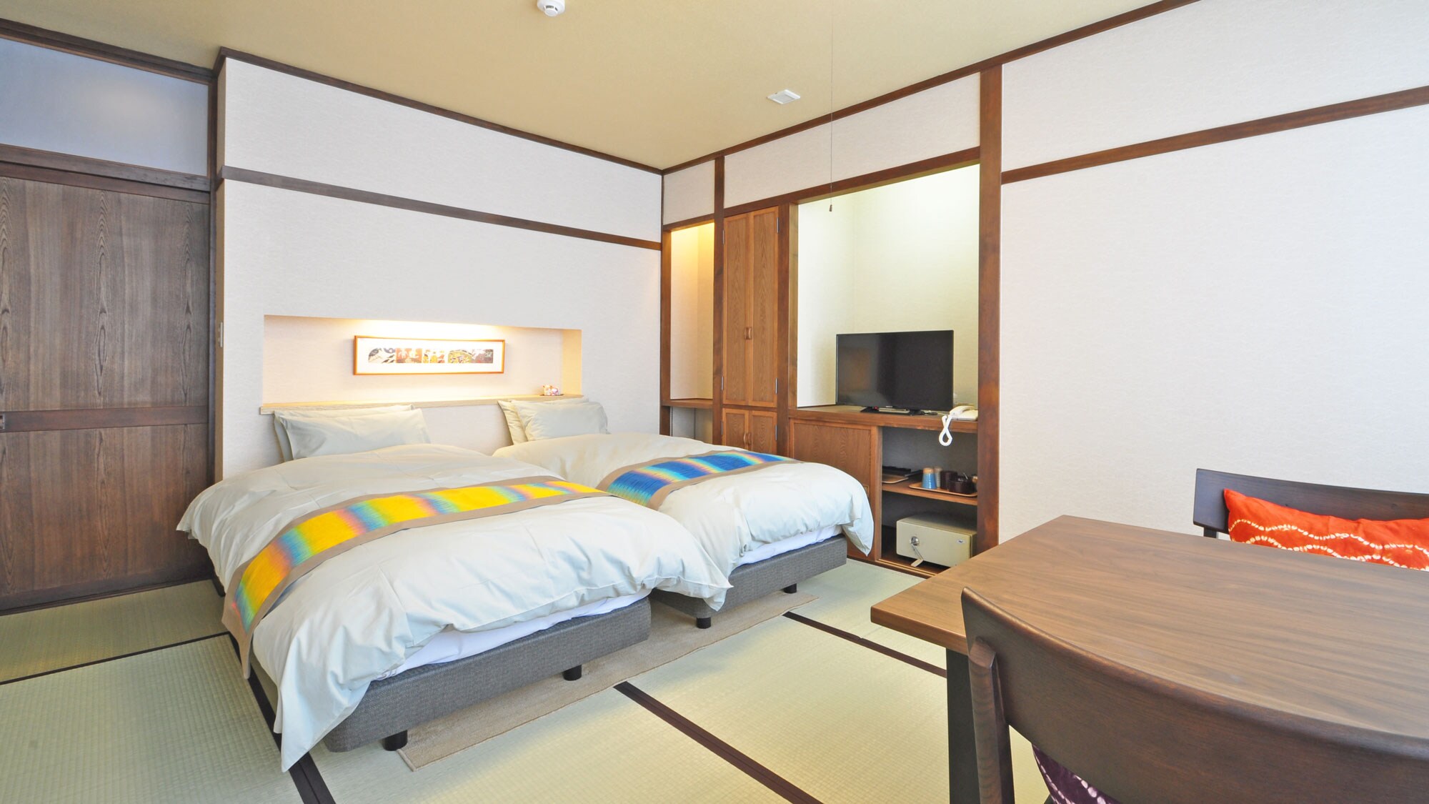 [Guest Rooms - Main Building 8 Tatami Japanese Twin Rooms] Enjoy a relaxing time
