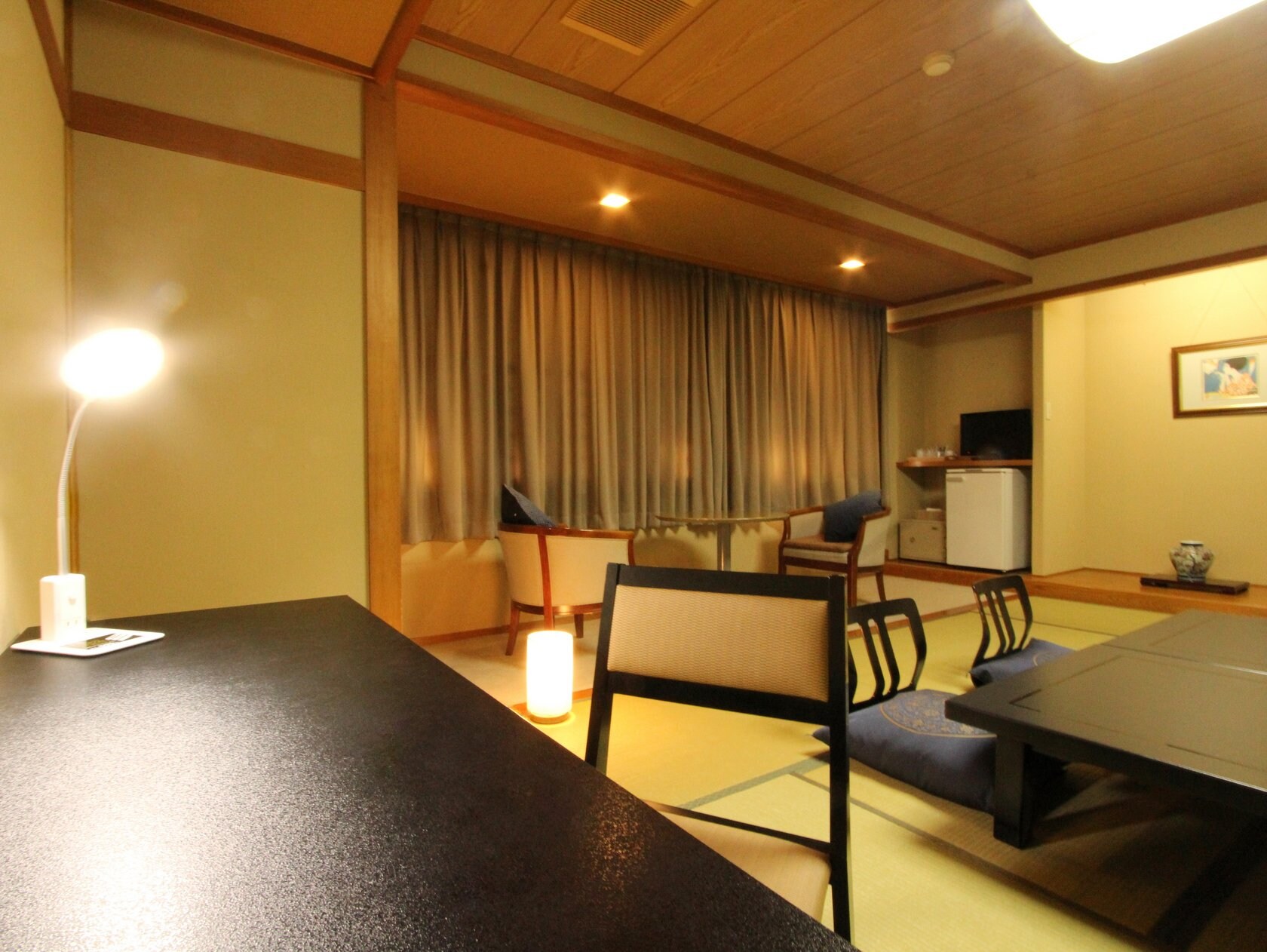[Terbatas 1 kamar] Pekerjaan dapat dilakukan dengan meja dan kursi tikar tatami ♪ Kamar bisnis bergaya Jepang 12 tikar tatami