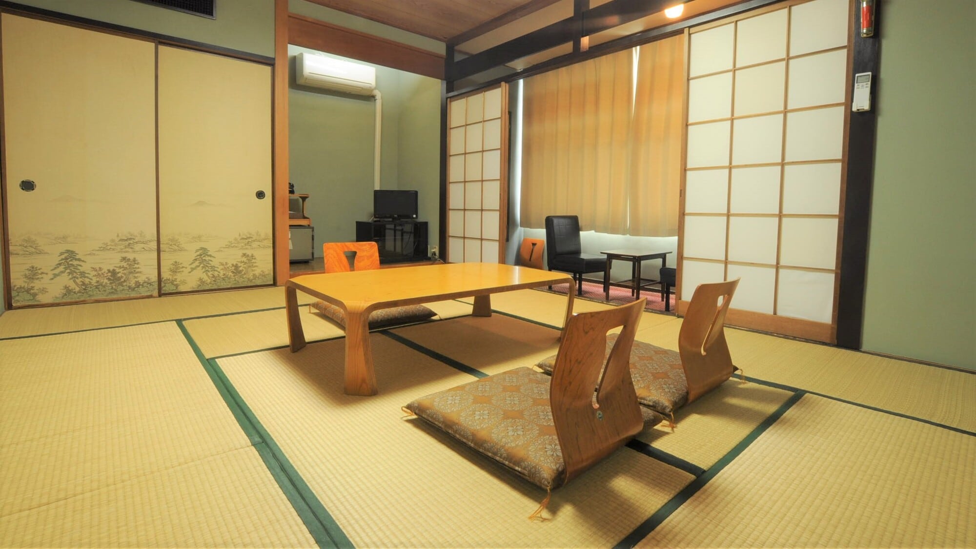 ◆ Japanese-style room 10 tatami mats
