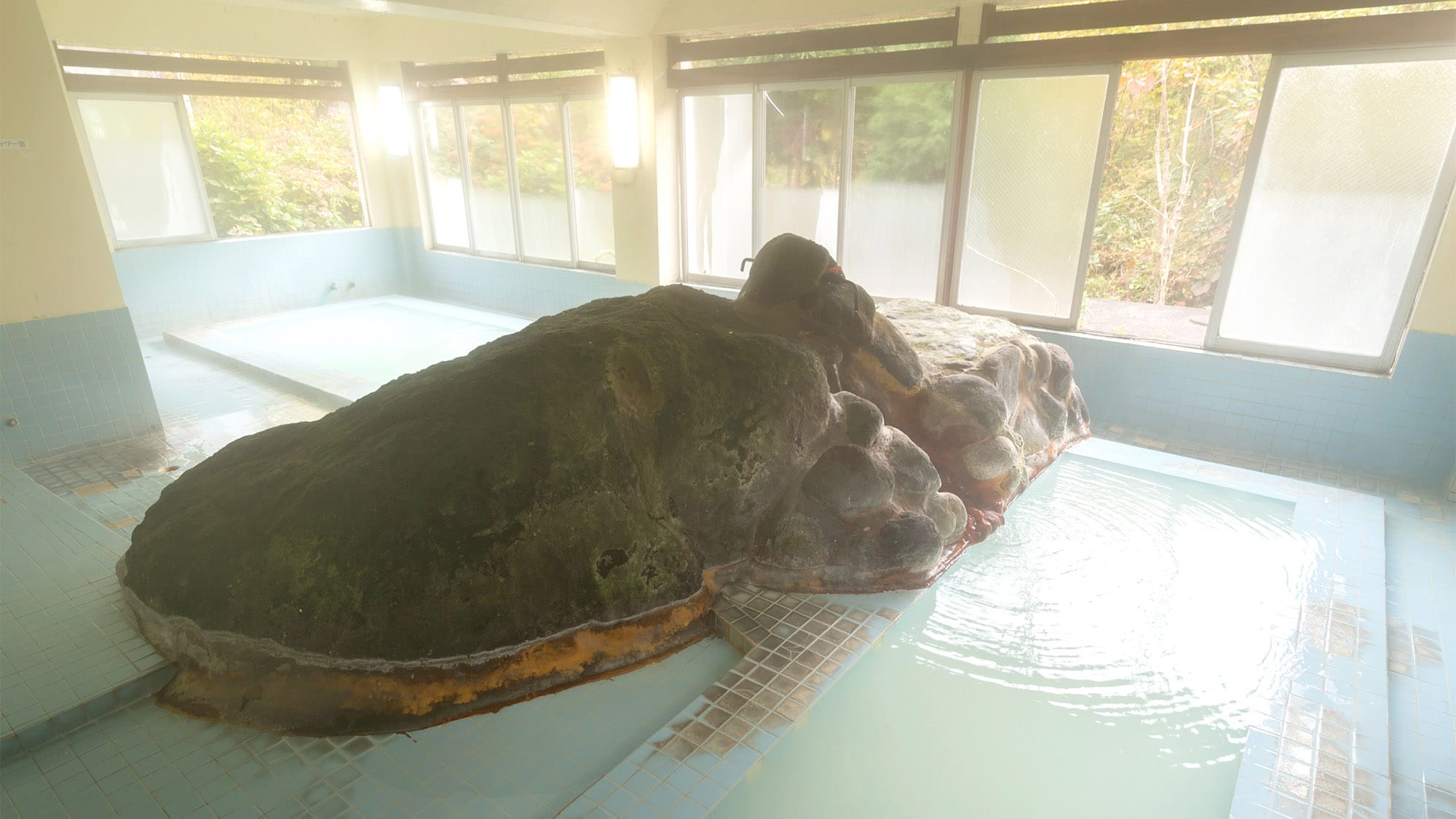 ・[Large public bath/rock bath] The rock bath with 100% natural hot spring water will relieve your daily fatigue.