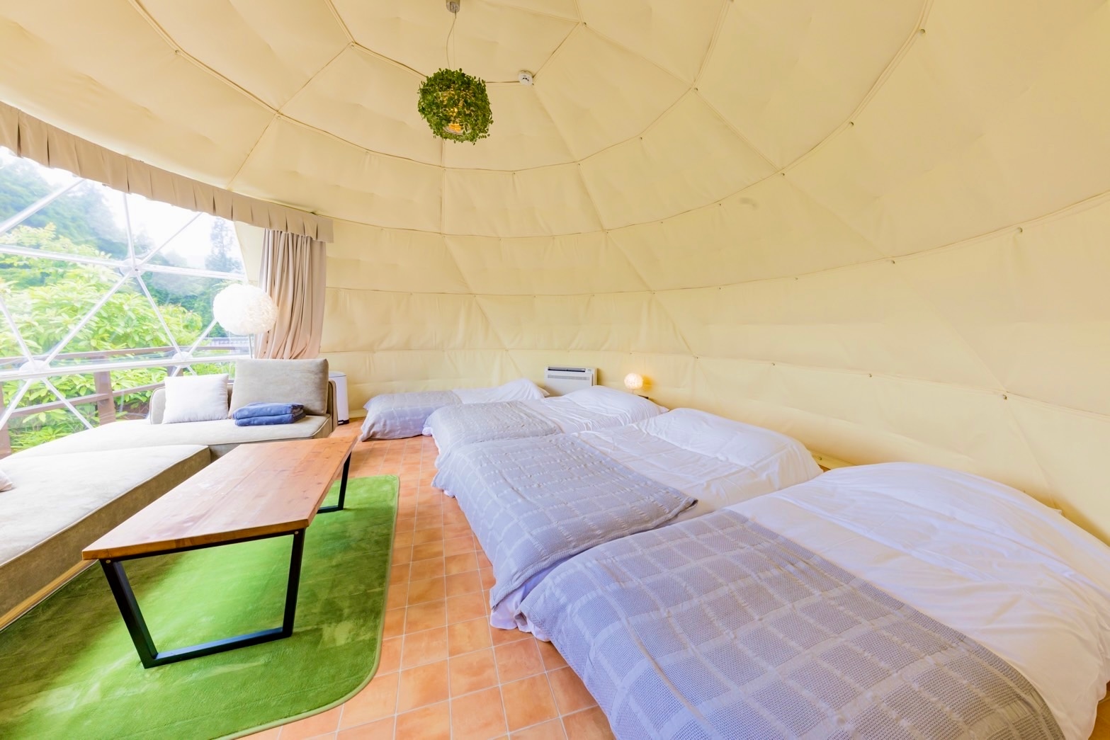 ②Tenda kubah dengan ruang pemandian air panas pribadi, 2 tempat tidur double, 2 tempat tidur single