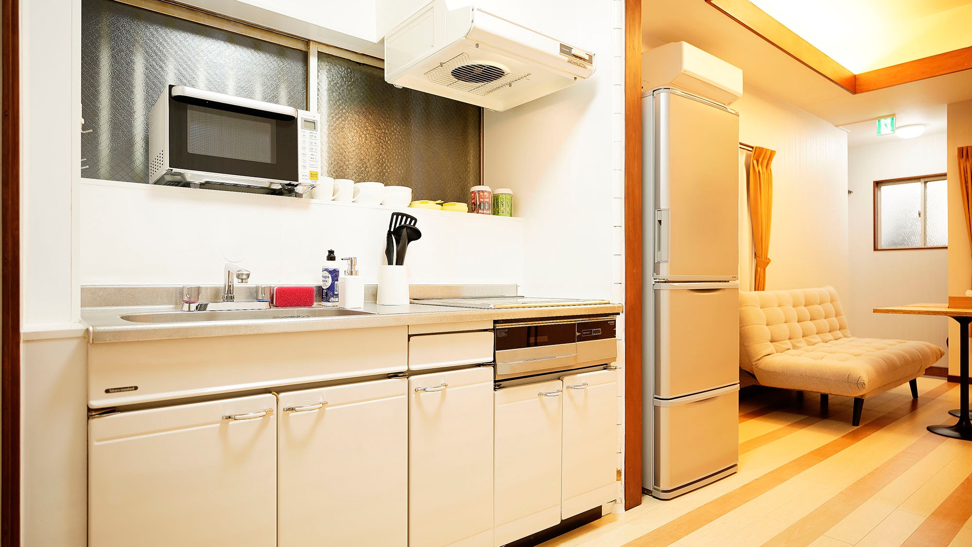 ・Room 201: A spacious kitchen where you can easily prepare your own meals