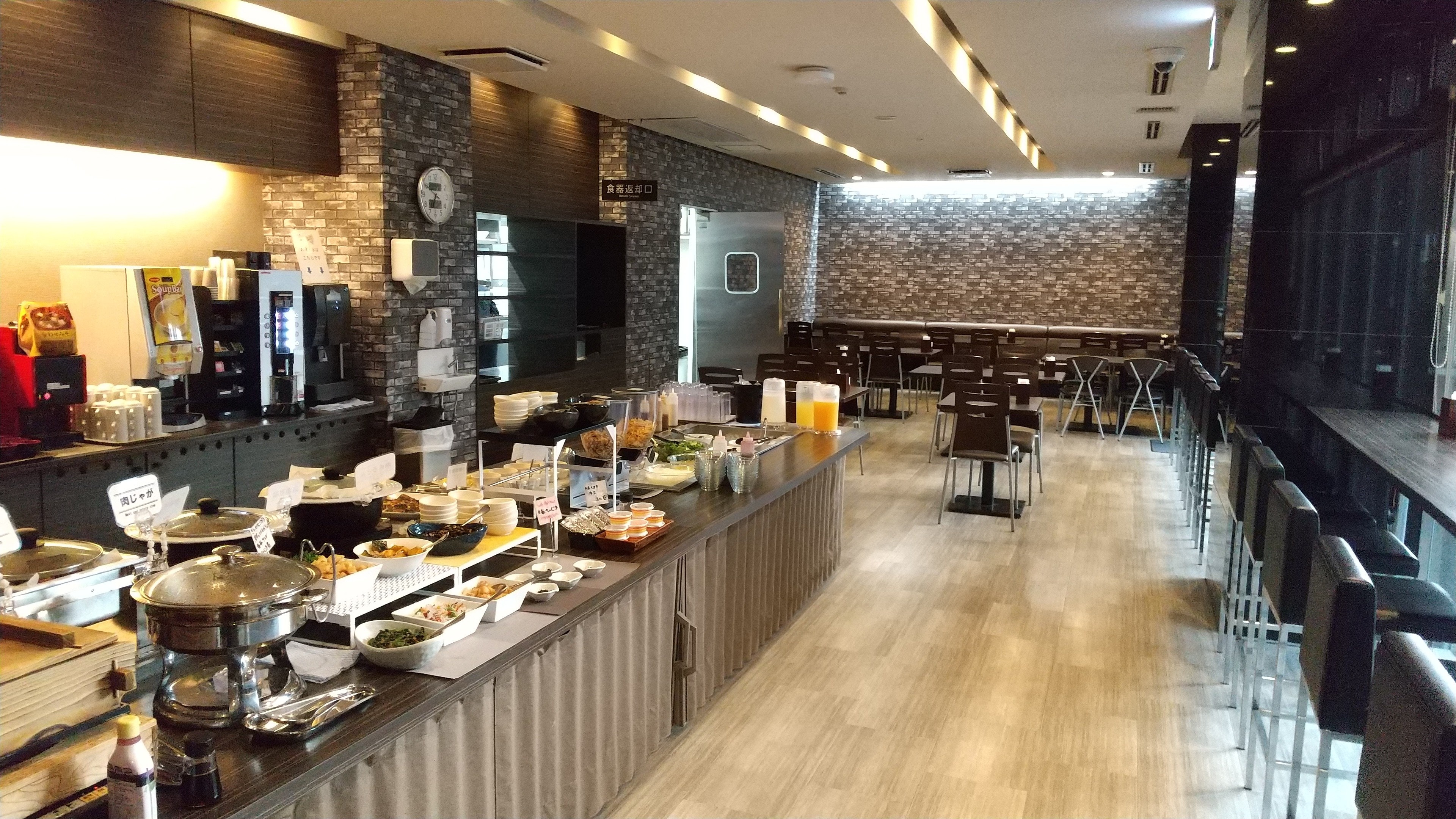 Tempat sarapan: Sarapan prasmanan Jepang dan Barat