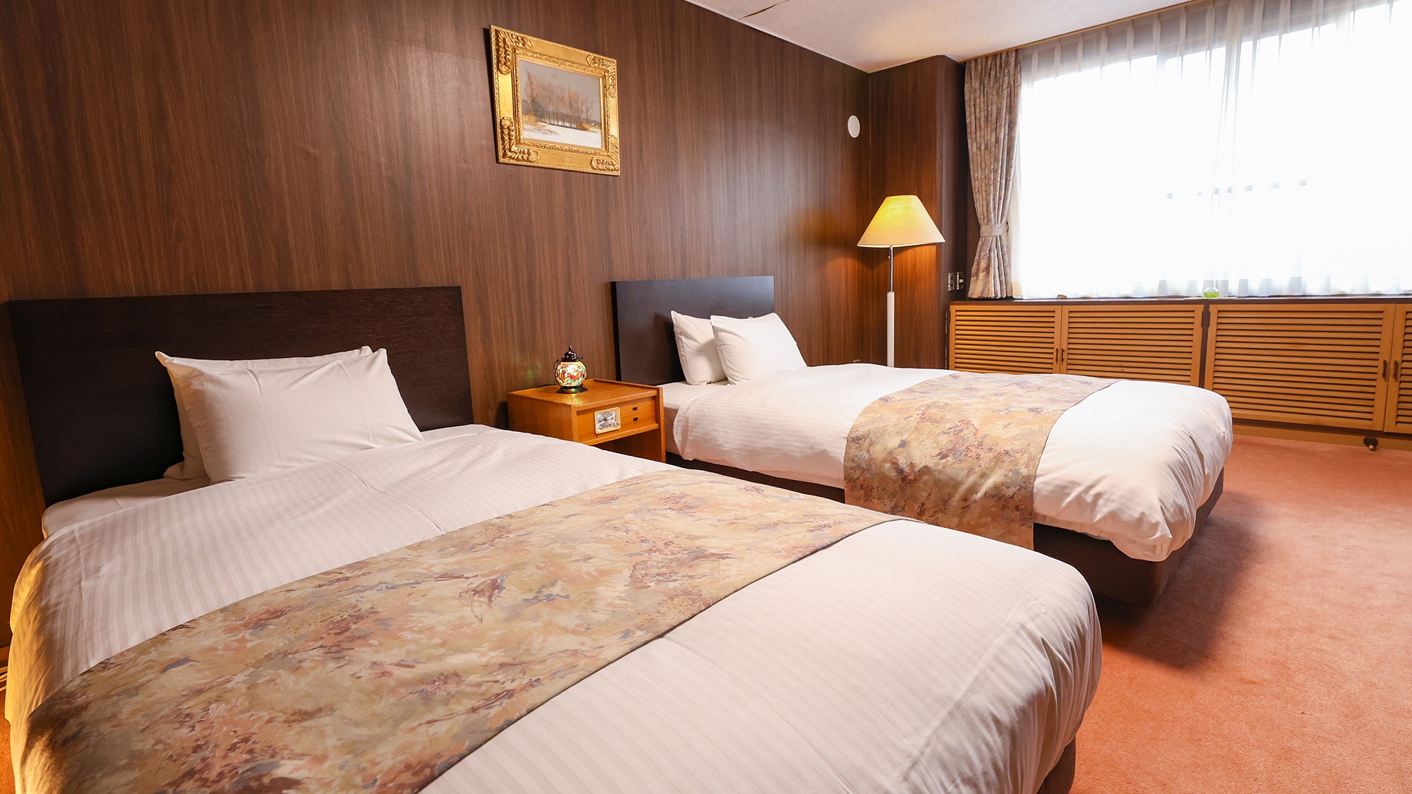 [Japanese-Western style room] Enjoy the scent of tatami mats and the comfort of a bed in one room