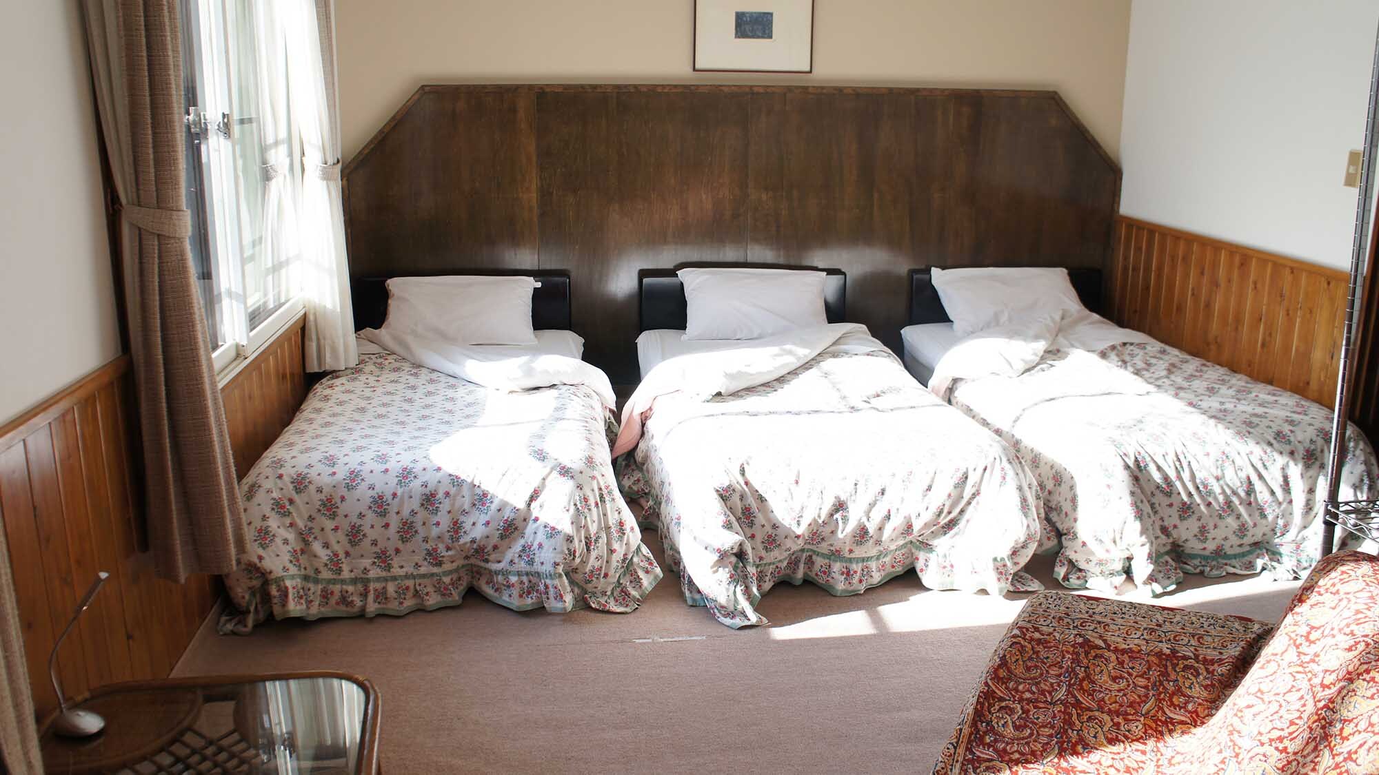 ・ <Triple room with bath> Let's have a pleasant morning together!