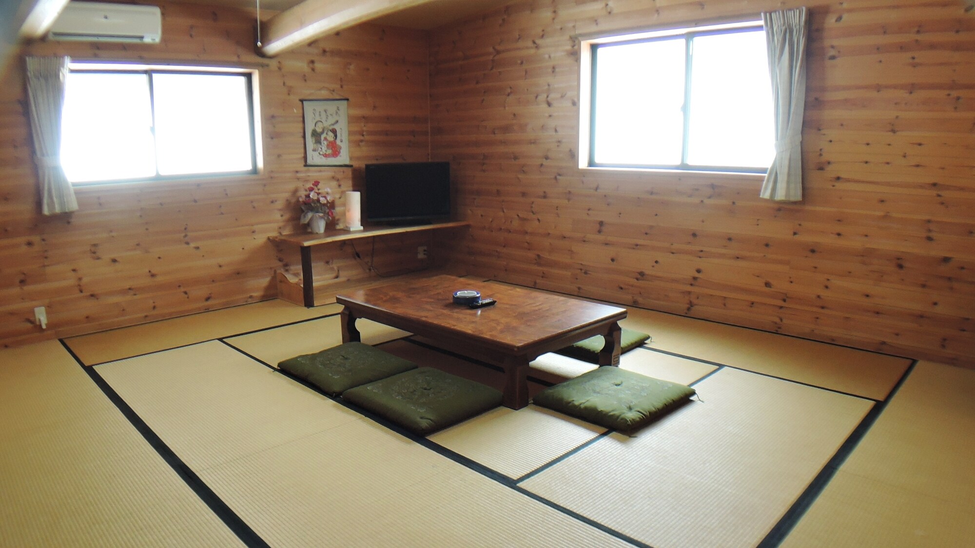 * [One example of a Japanese-style room entrusted to a large number of people] All guest rooms are equipped with free Wi-Fi