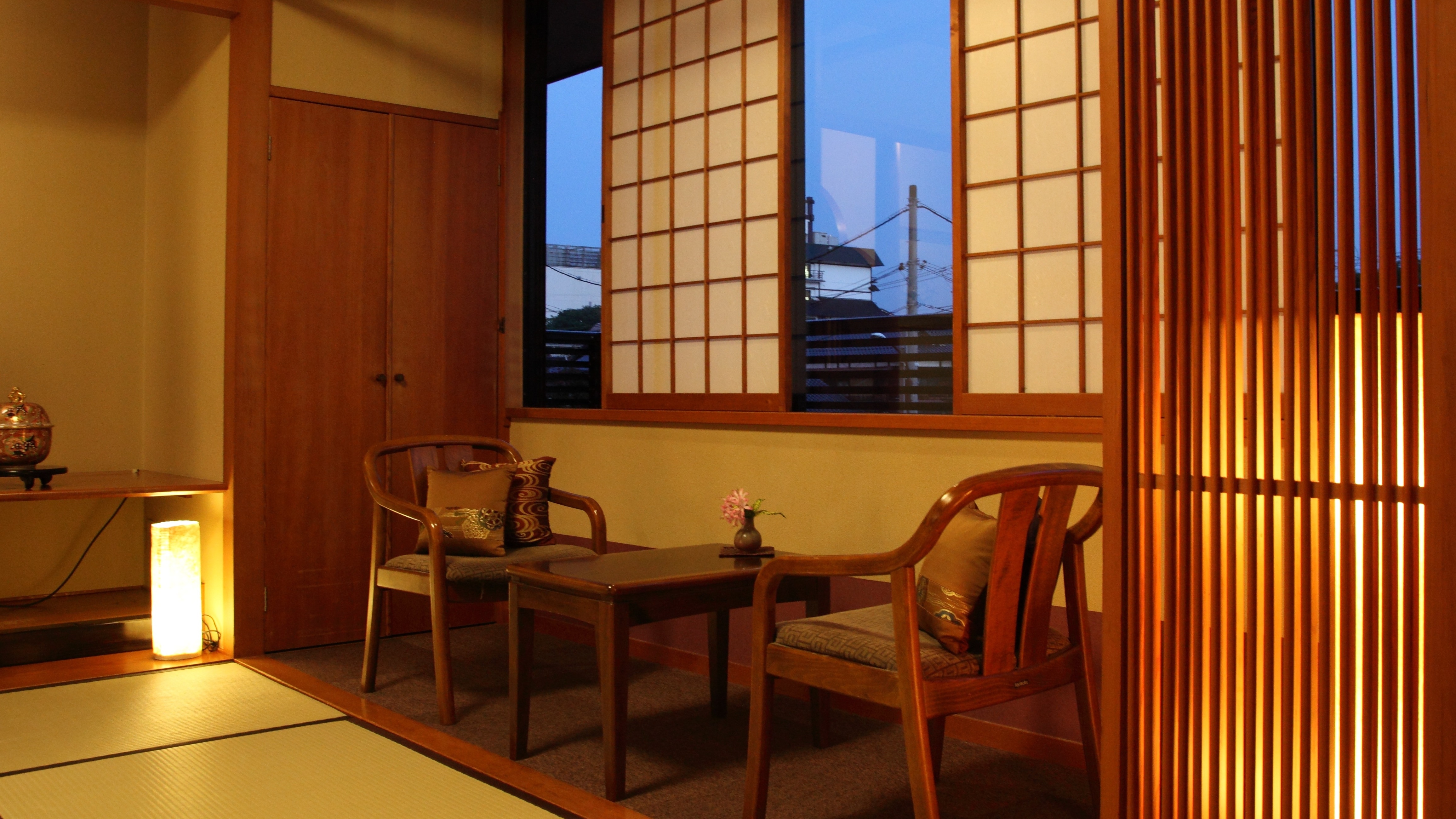 ■ Japanese-style room (example)