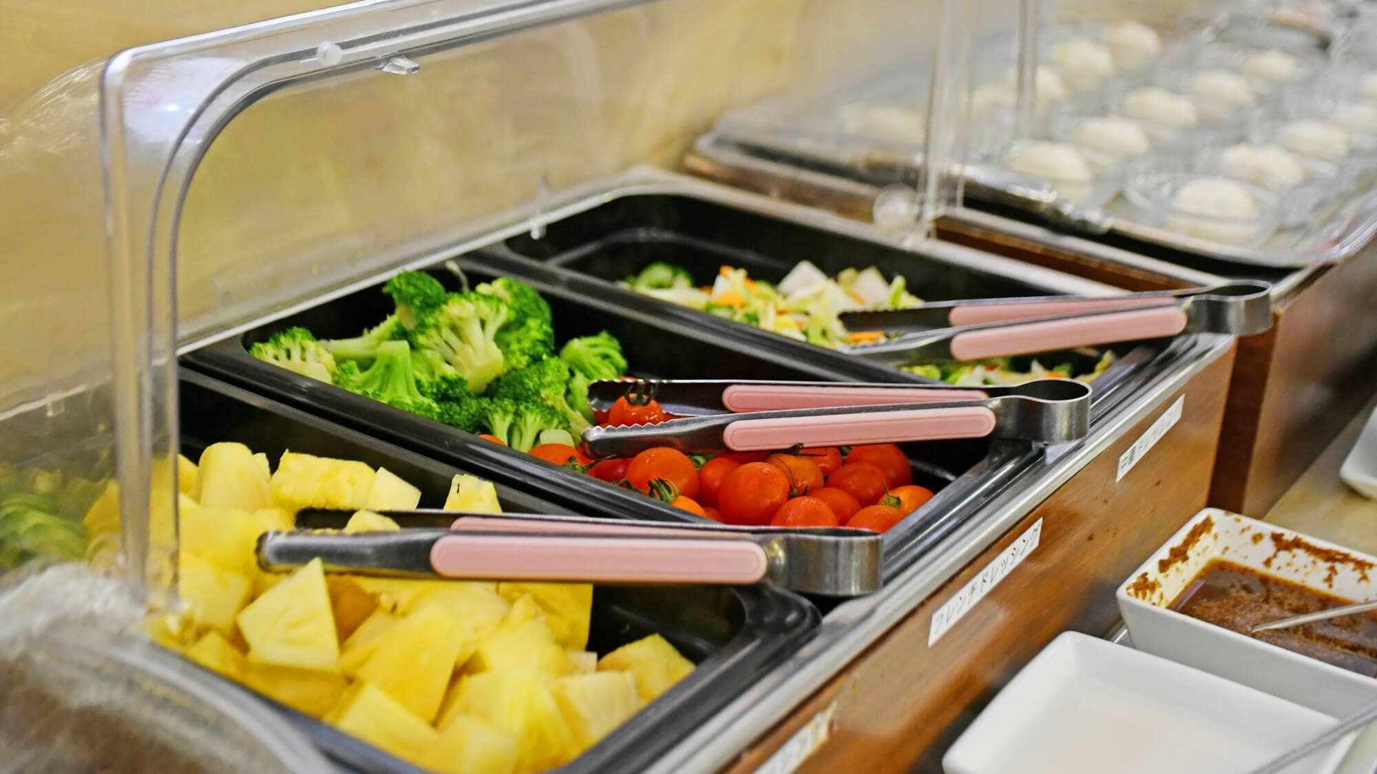 [Breakfast Buffet] Start your day with a healthy breakfast! We offer a wide variety of salads, fruits, and soft-boiled eggs.