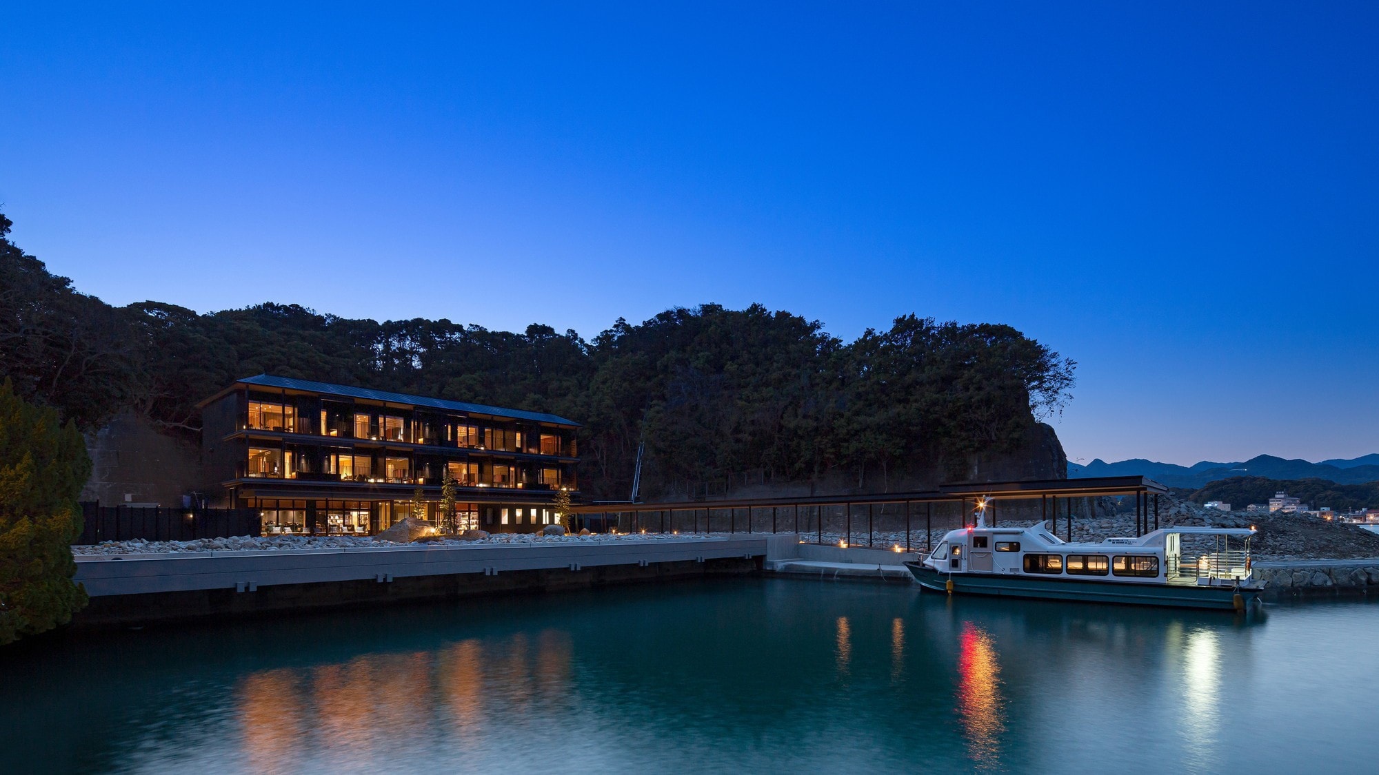 外觀 / Nakanoshima，中之島的旅館，被蔚藍的大海所環繞。