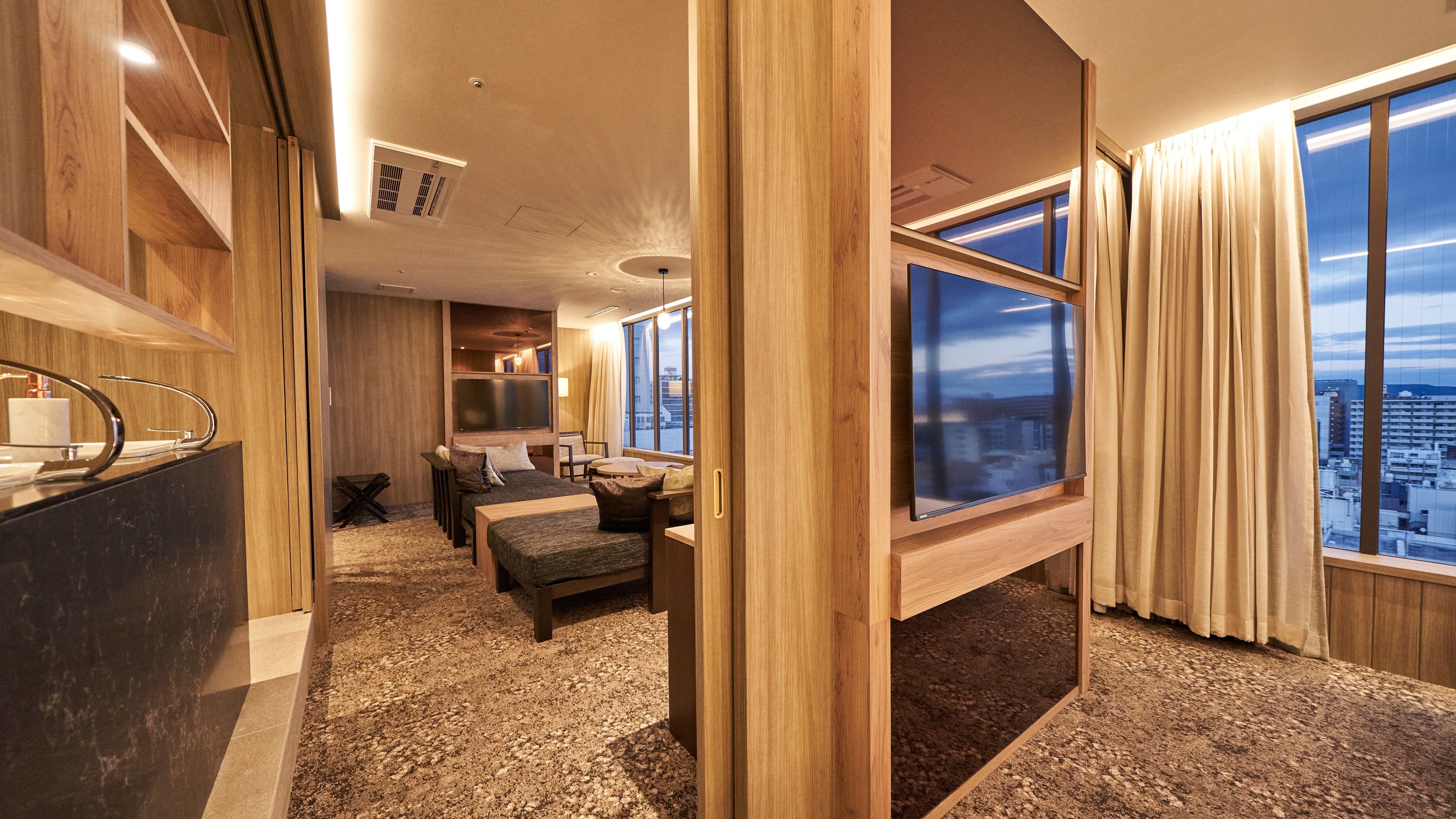 [行政雙床房] 50 平方米以上的客房是您可以在奢華中放鬆的空間。