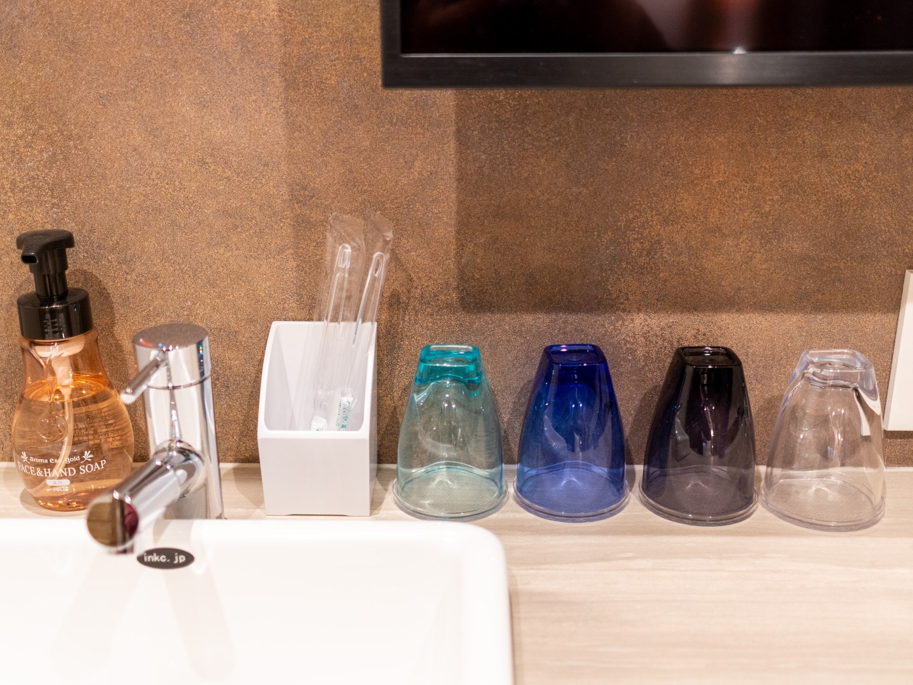 Prepare clean amenities