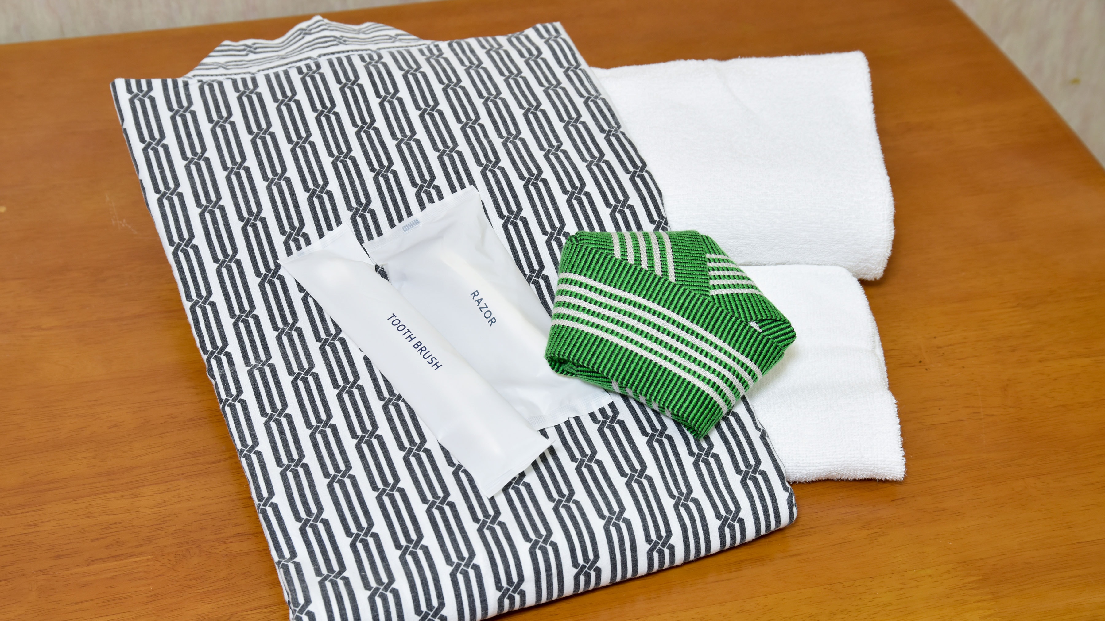 * [Amenity example] Towel, yukata, toothbrush, razor