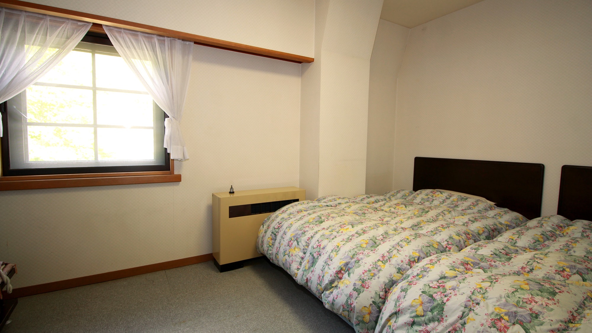 #Kamar bergaya Barat: Anda dapat menginap di sini dengan harga yang lebih terjangkau dibandingkan kamar lainnya.