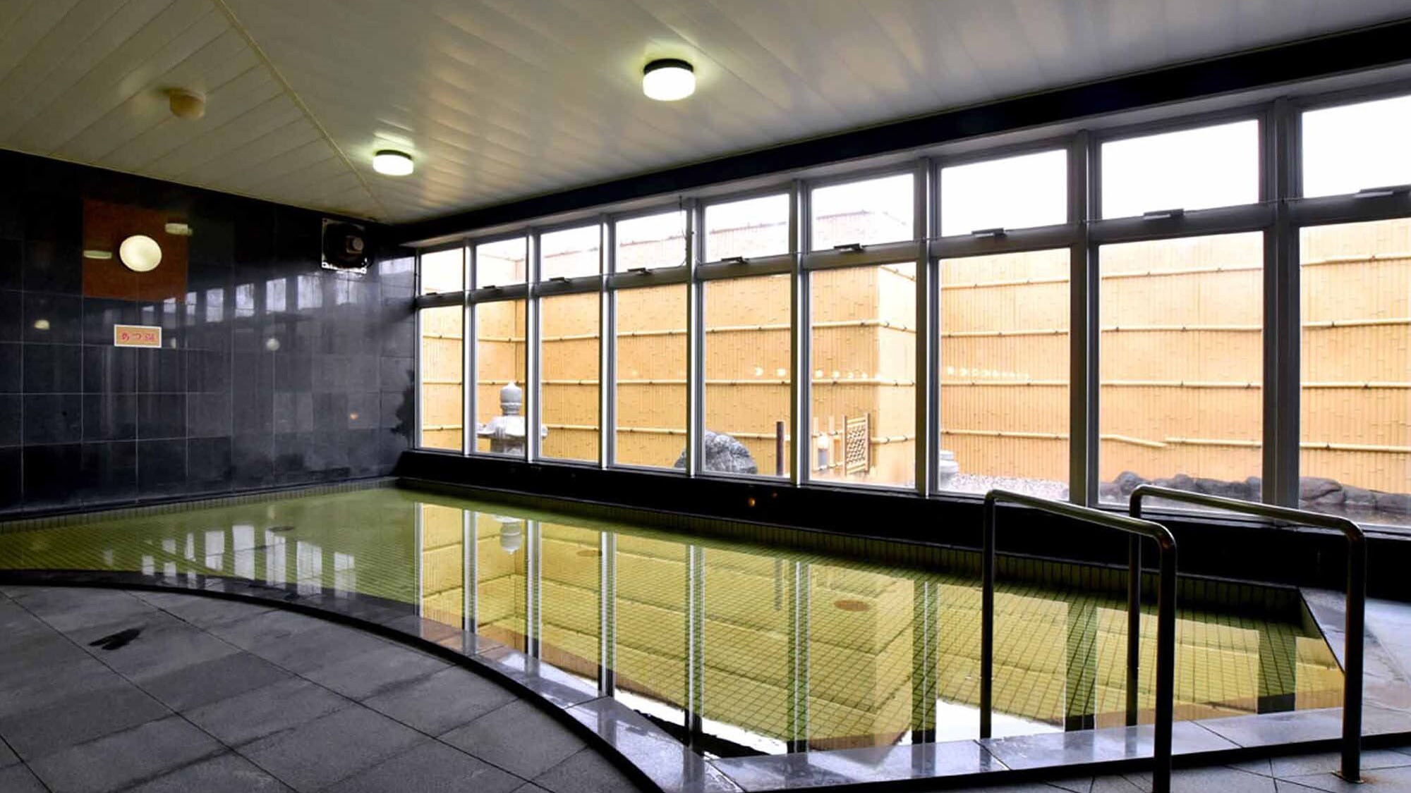 [Large public bath] This is a famous hot spring in Shibetsu Onsen.