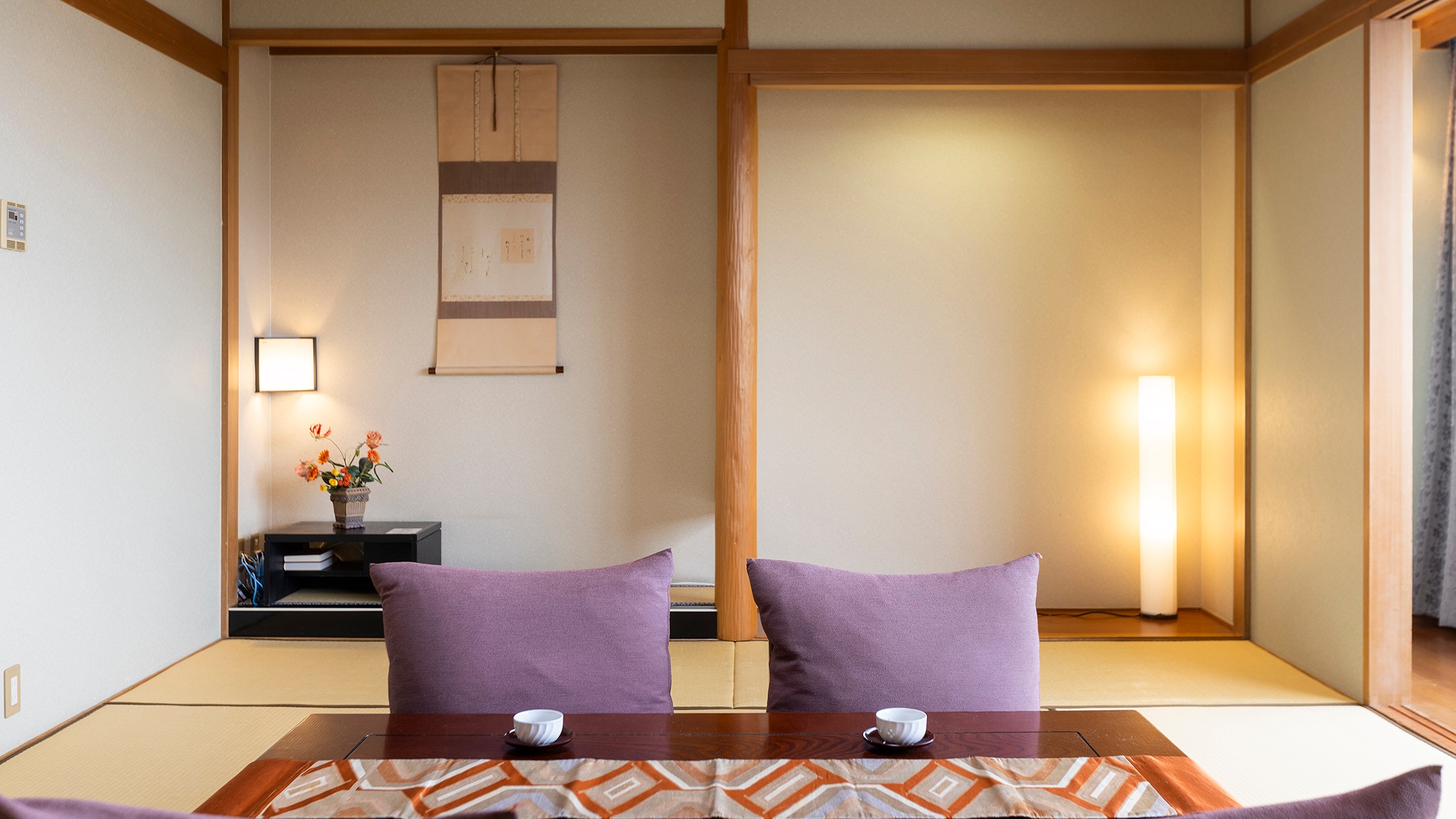 [Japanese-style room image]