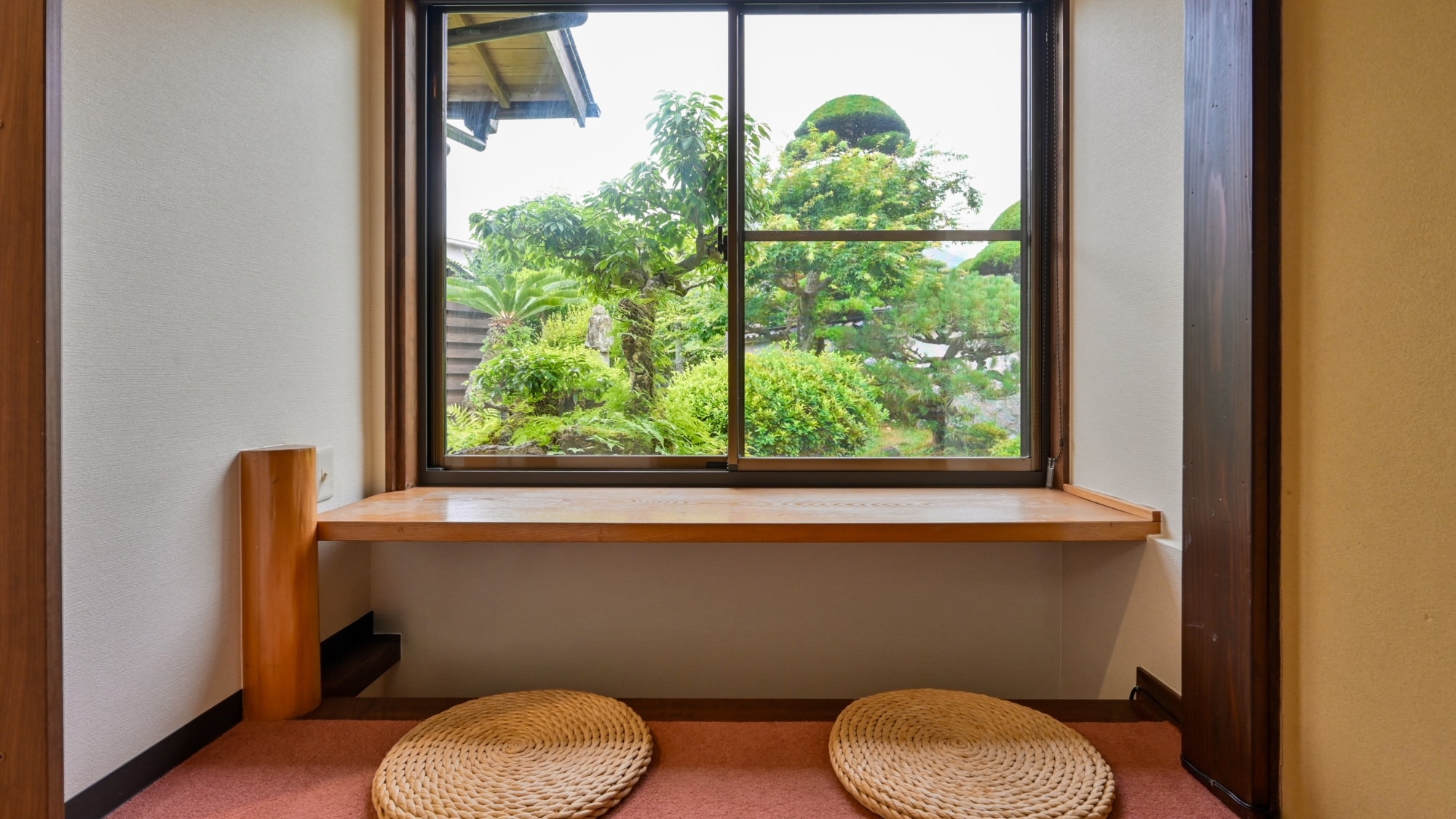 Heike (Japanese-Western style room) Japanese garden side
