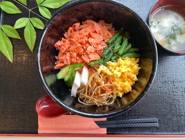 Salmon bowl