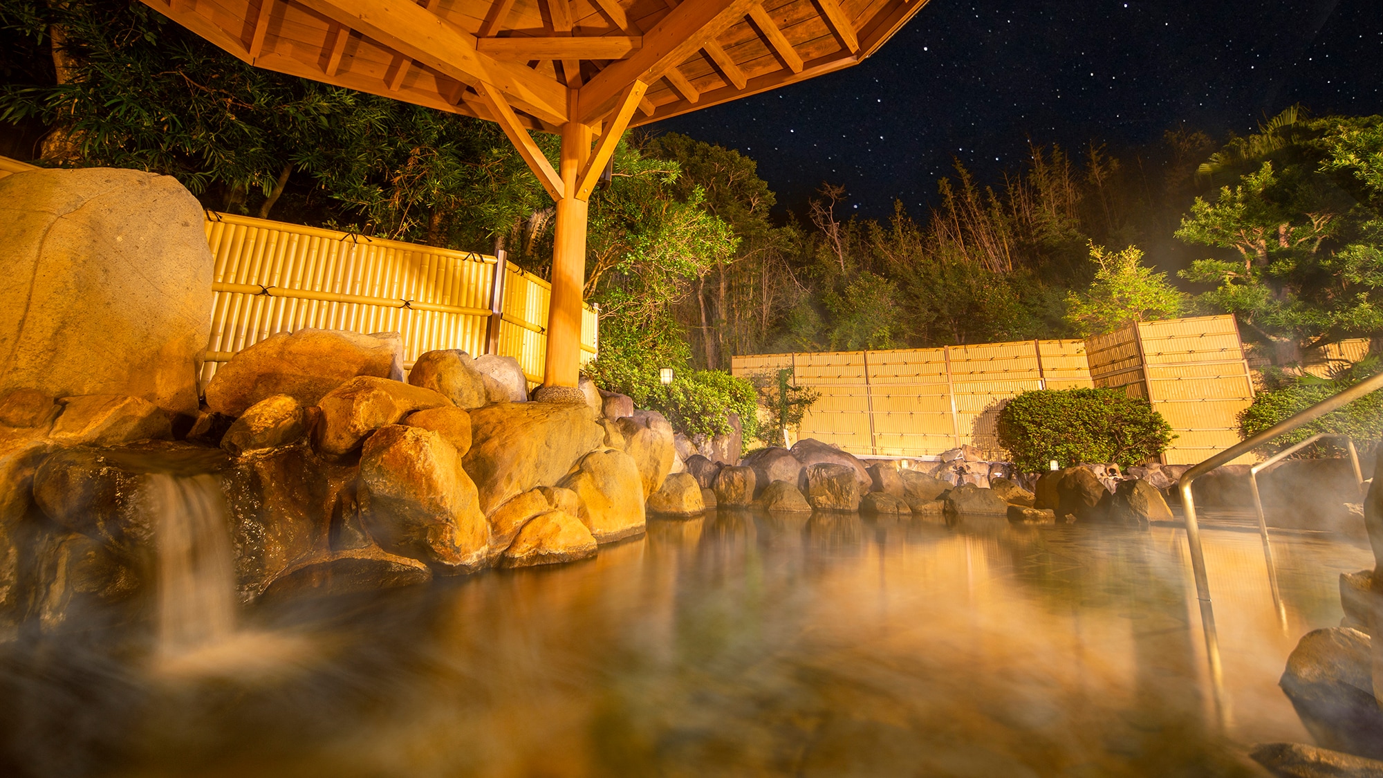 Open-air bath (men and women alternate)