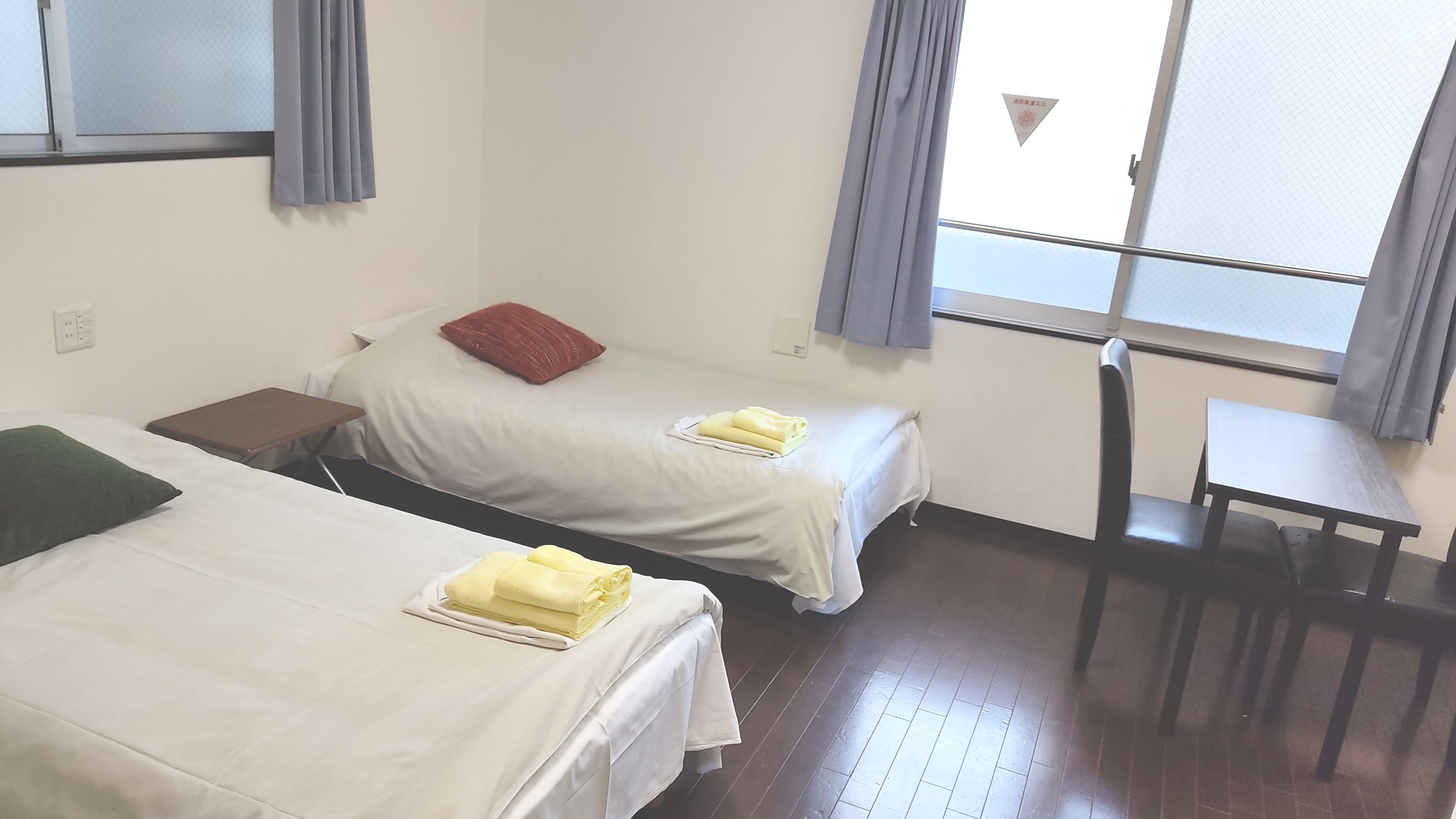 Twin room example ①