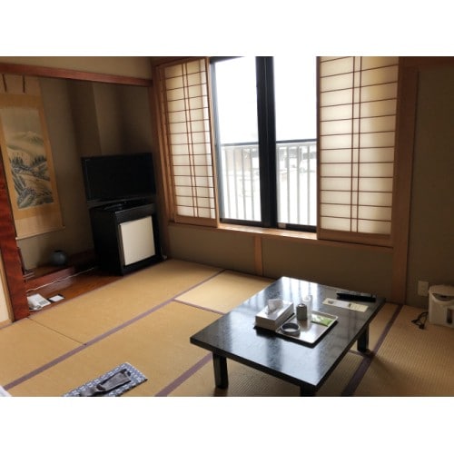 [◆Smoking◆ Japanese-style room: 1-4 people] (8 tatami mats) with bathroom and toilet