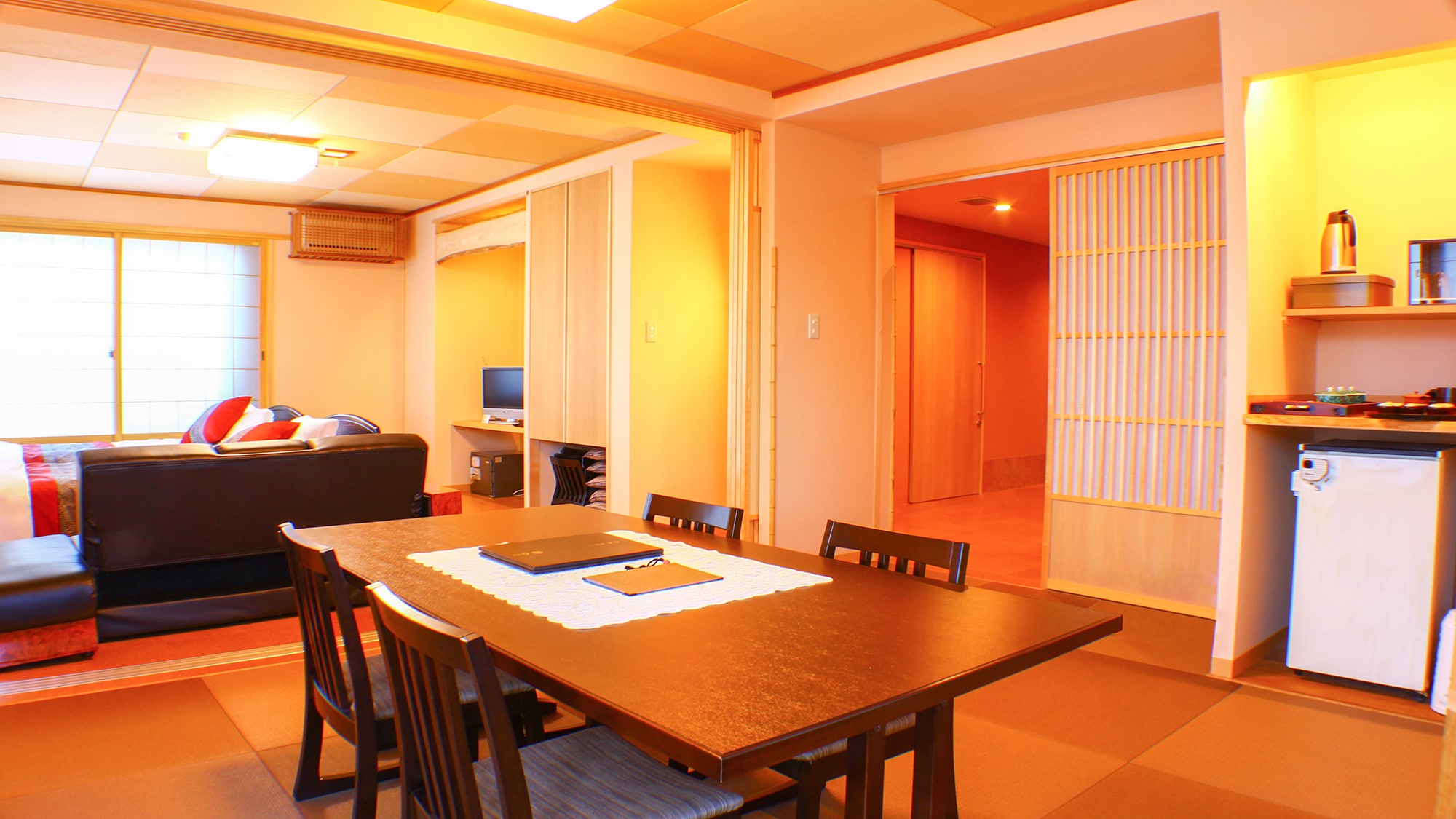 [Main building Jyuraku-kan: Japanese-Western style barrier-free rooms]