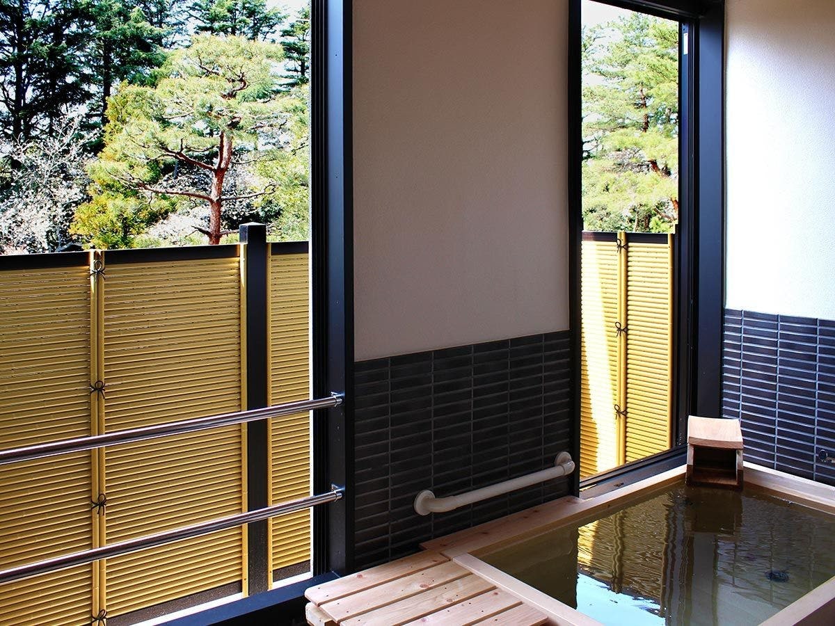[帶有面向花園的源柏浴缸]帶有水雲柏木浴缸的日西式房間/本館