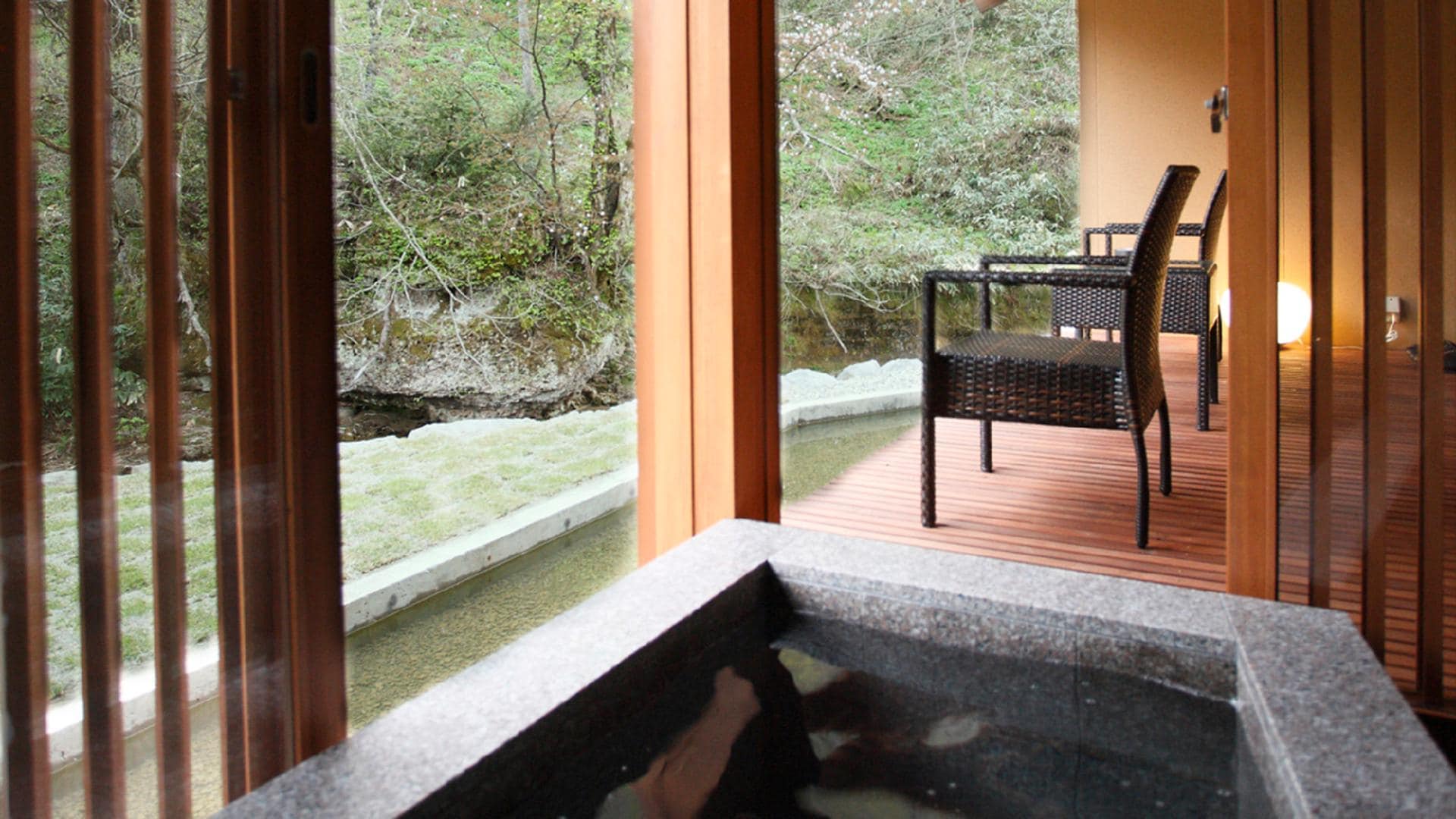Hollywood Twin ◆ Foothills -ROKUJUBO- ◆ [Semi-open-air bath]