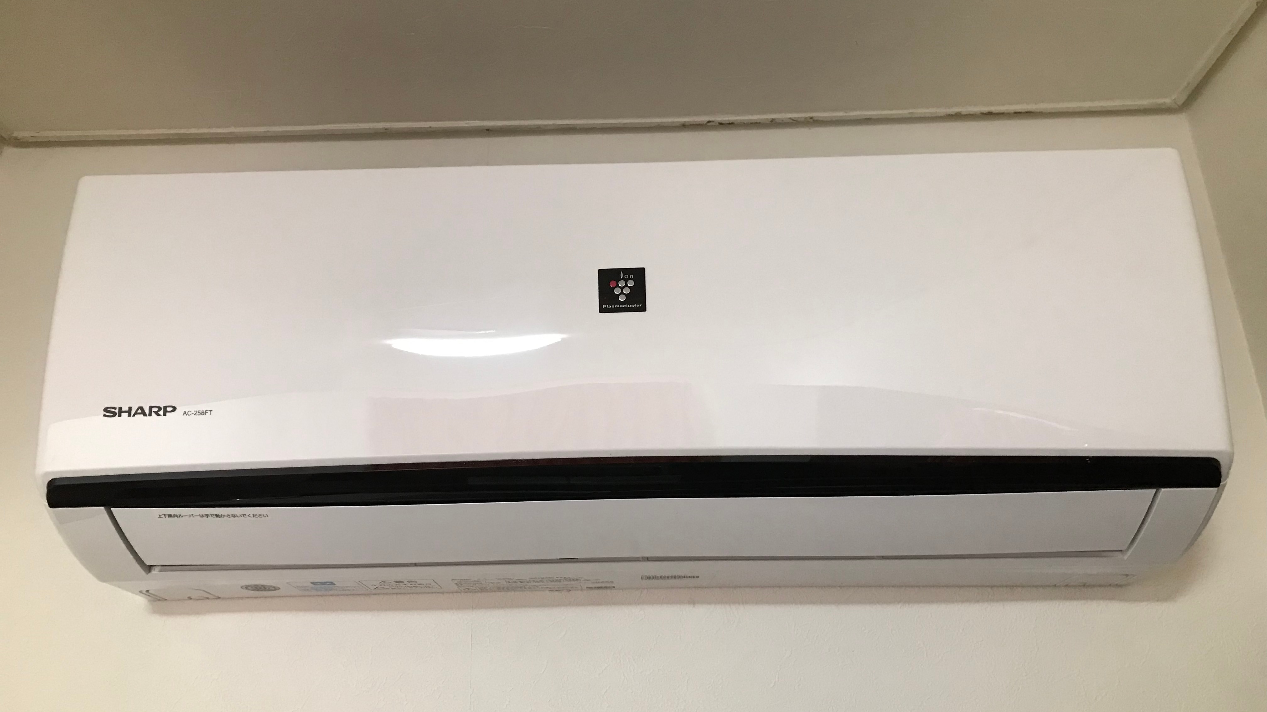 Individual air conditioners with air purification functions