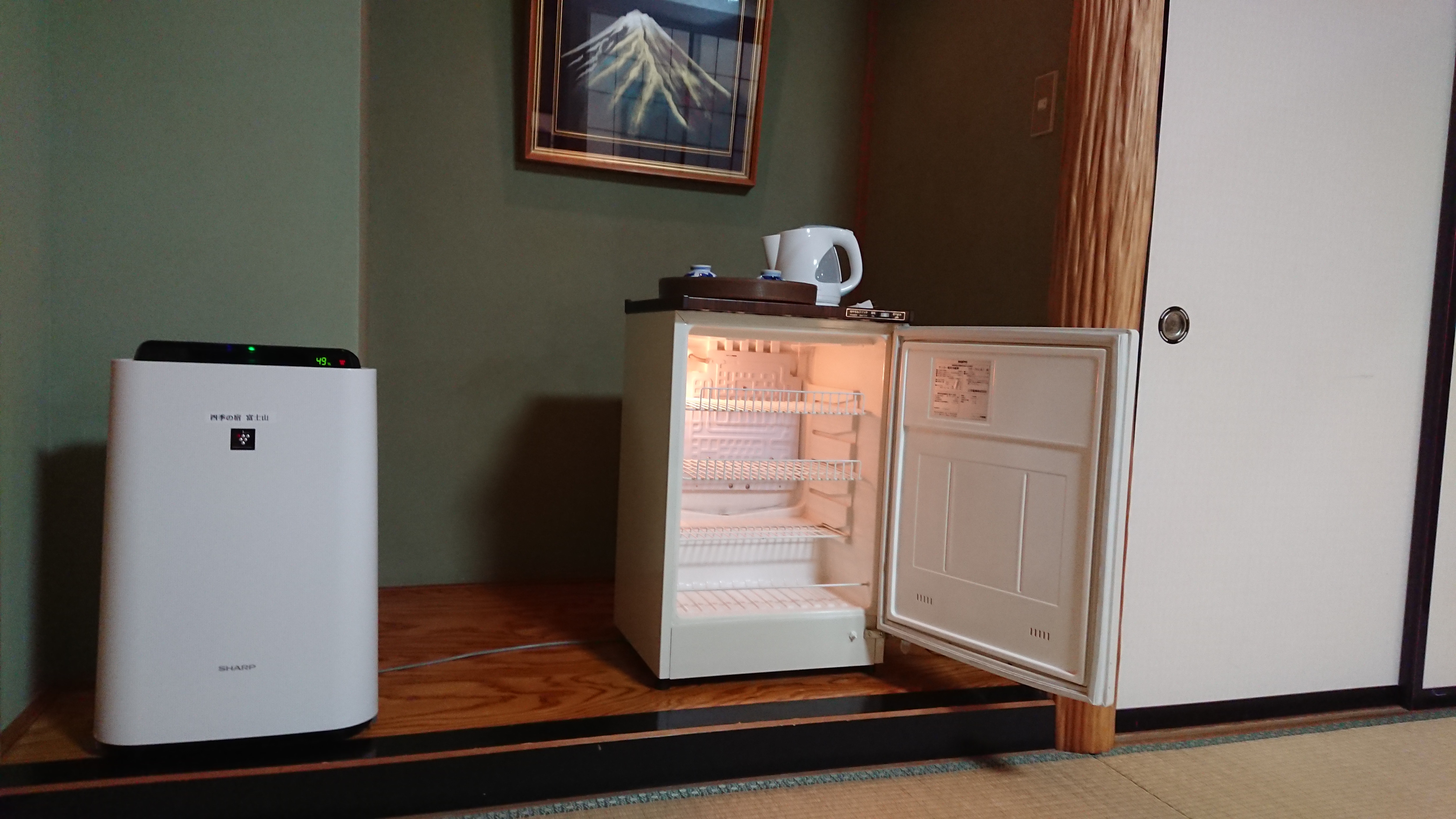 Refrigerator and air purifier