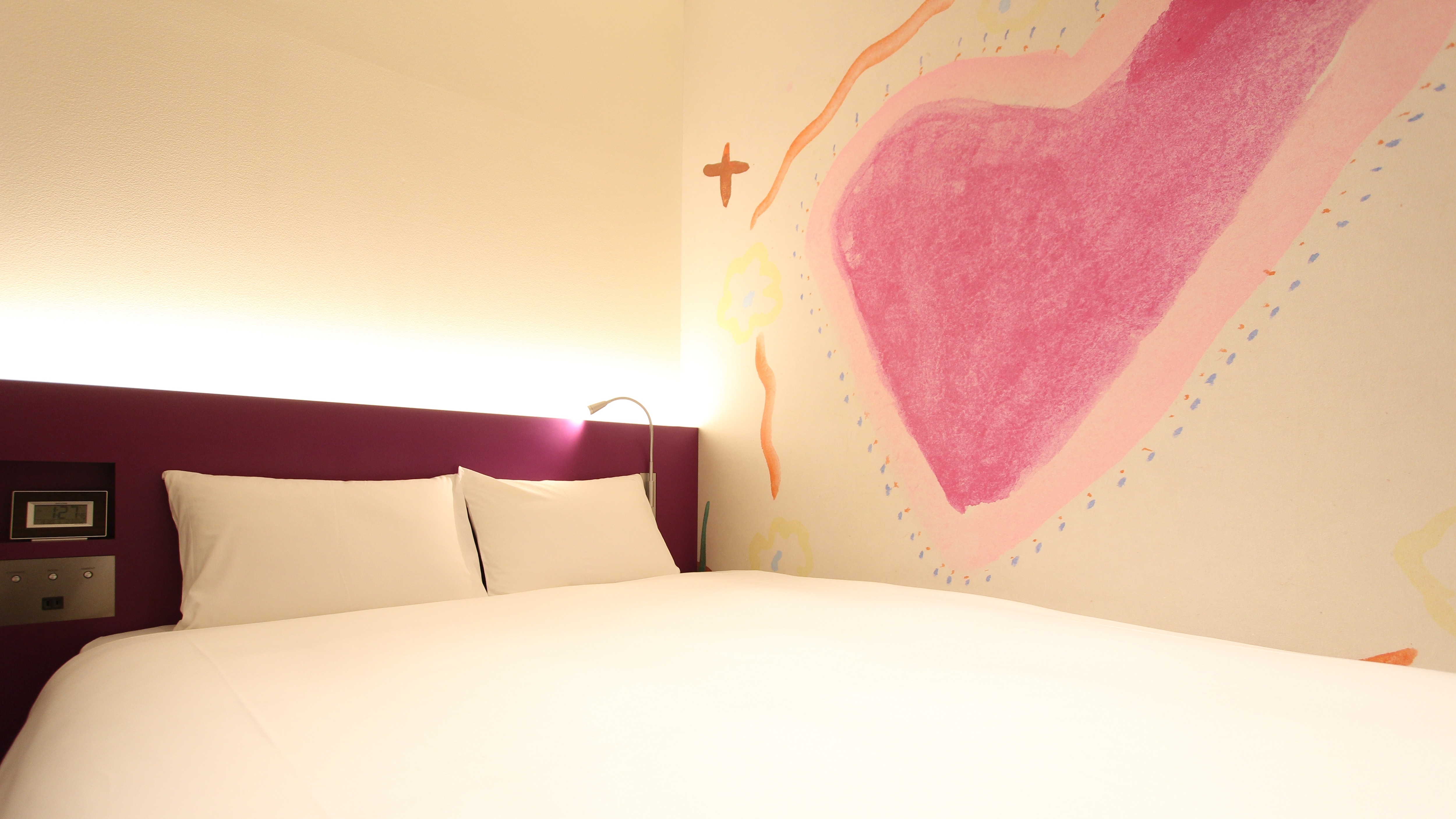 ปานกลาง เตียงใหญ่ * การออกแบบงานศิลปะแตกต่างกันไปขึ้นอยู่กับห้องพัก