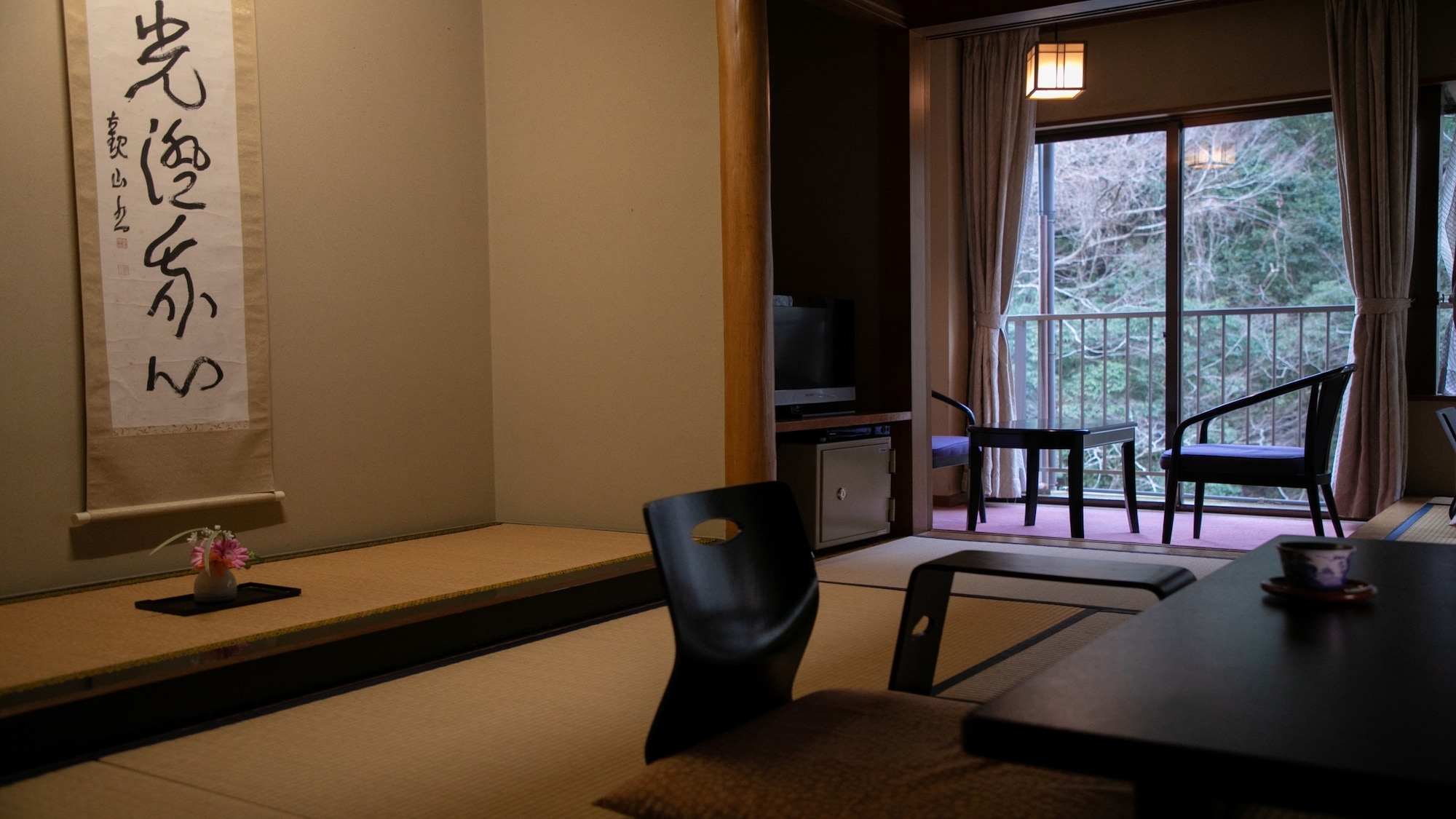 [Standard Japanese-style room A] 12 tatami mats + 4.5 tatami mats on the river side.
