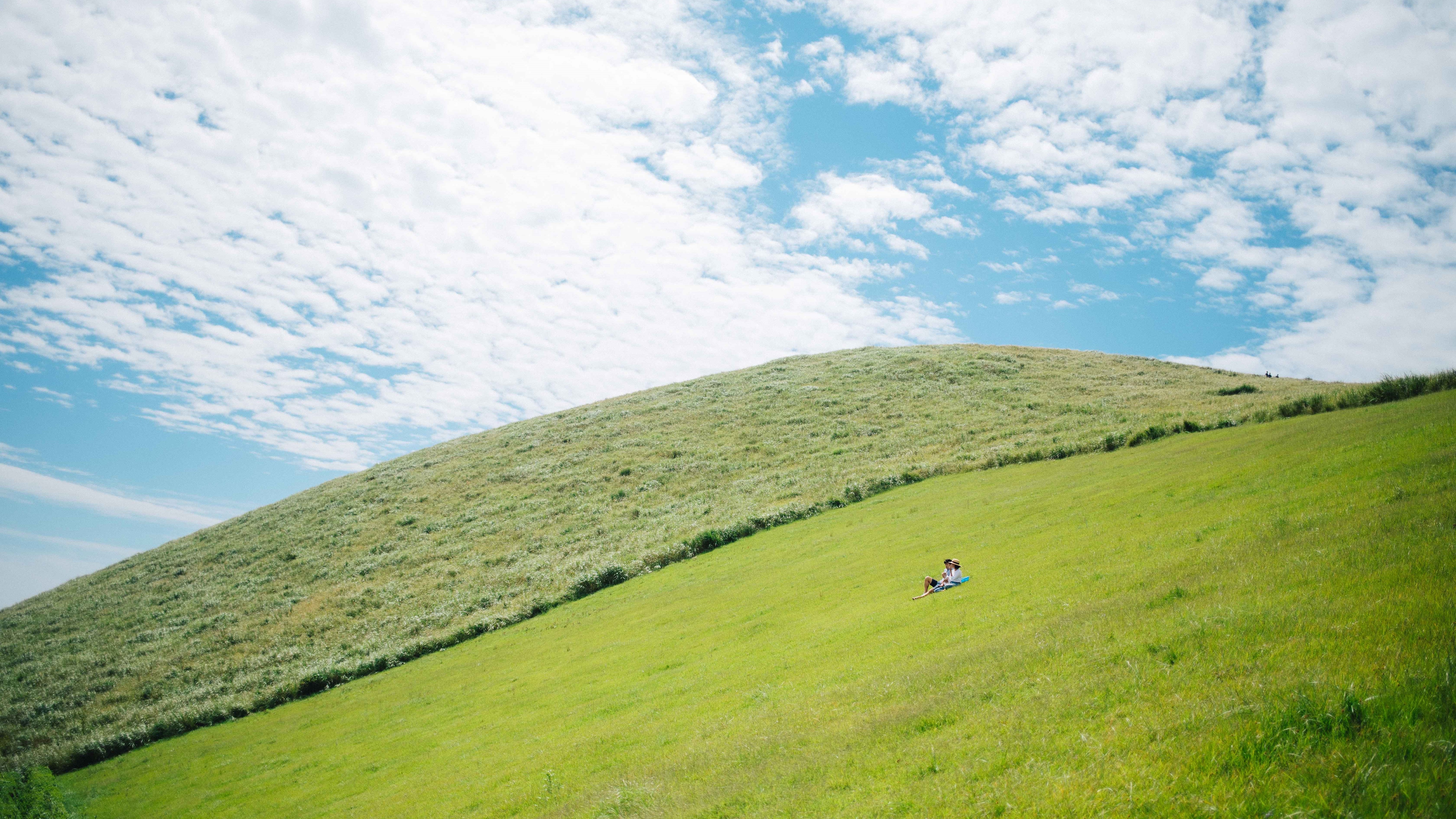 Onidake, the symbol of Goto. There are many ways to play, such as eating sandwiches and grass skiing.