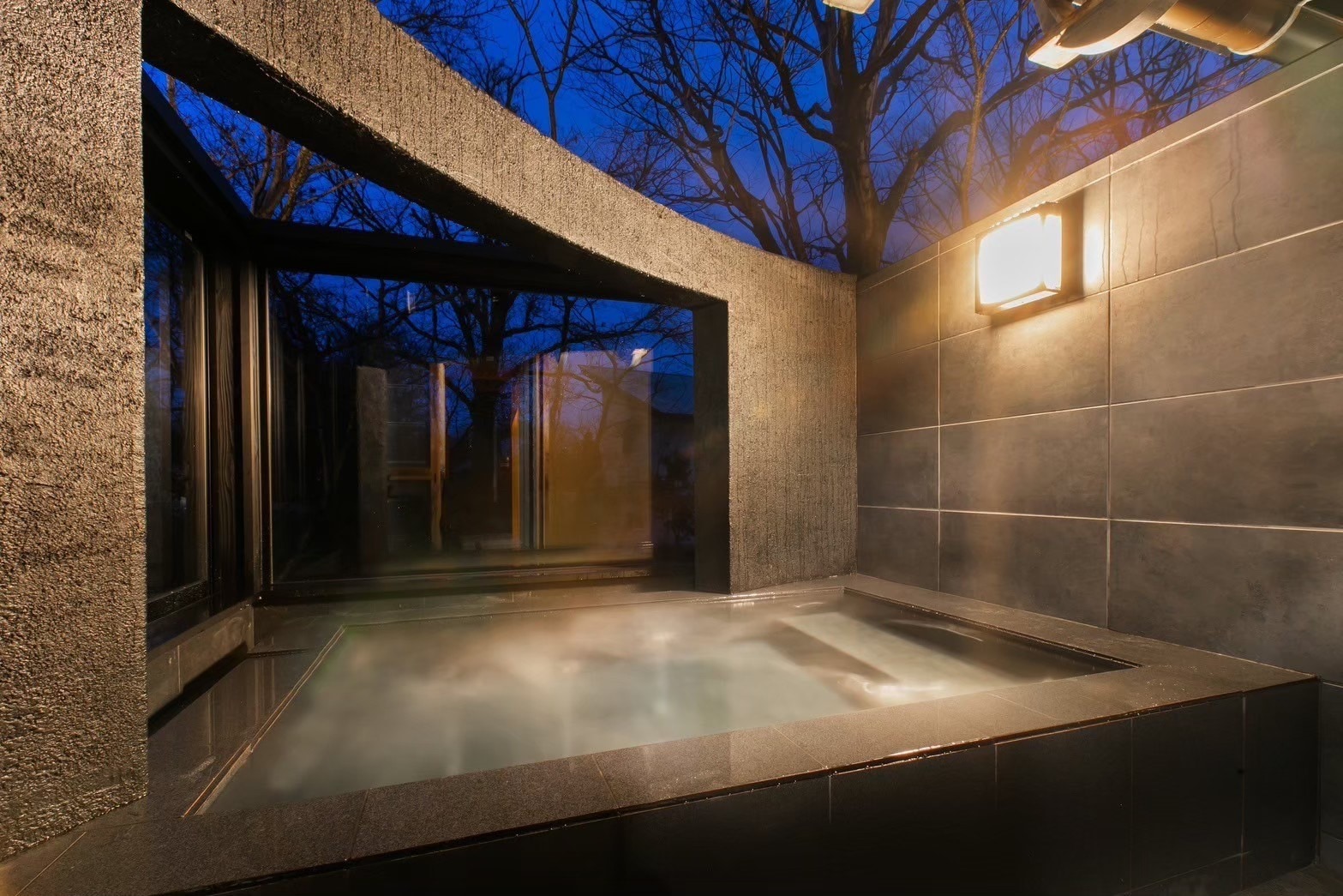8701 Open-air bath