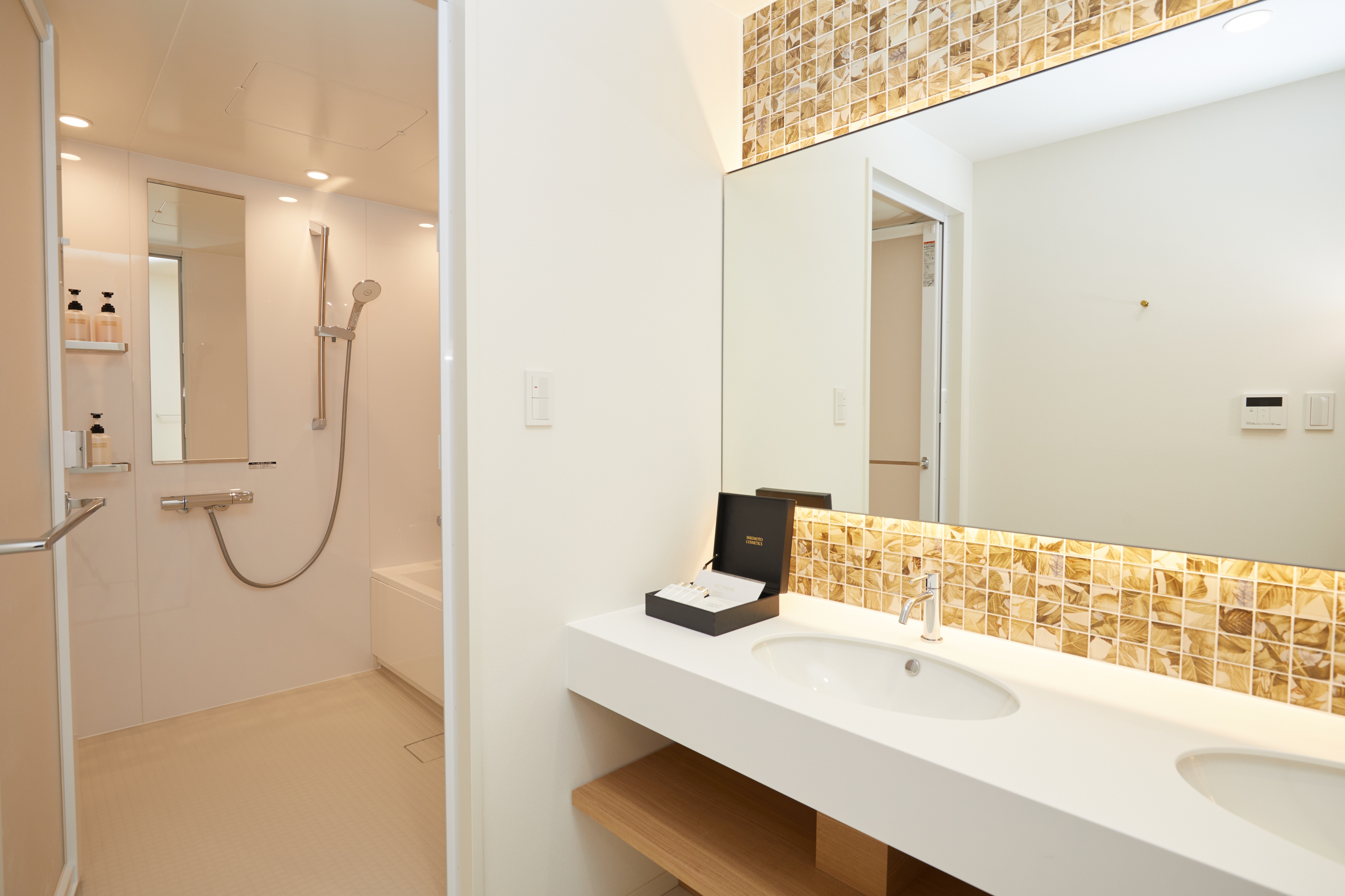 Main building suite (bathroom)