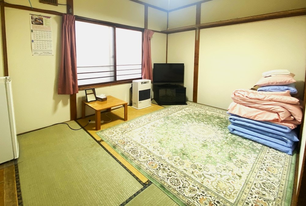 [Example of guest room] There is a room with 6 tatami mats where you can feel the breeze of Kushiro from the window.