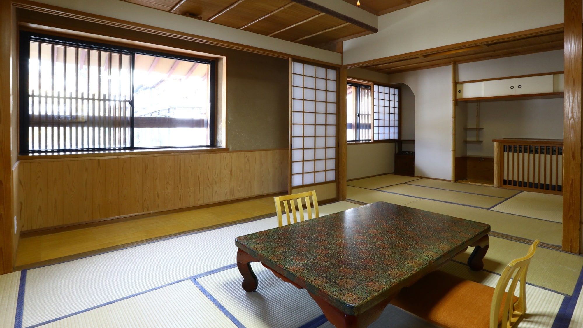 Overlooking the large hot water ◇ 10 tatami mats + 6 tatami mats in a row + 2 wide edges [S type]