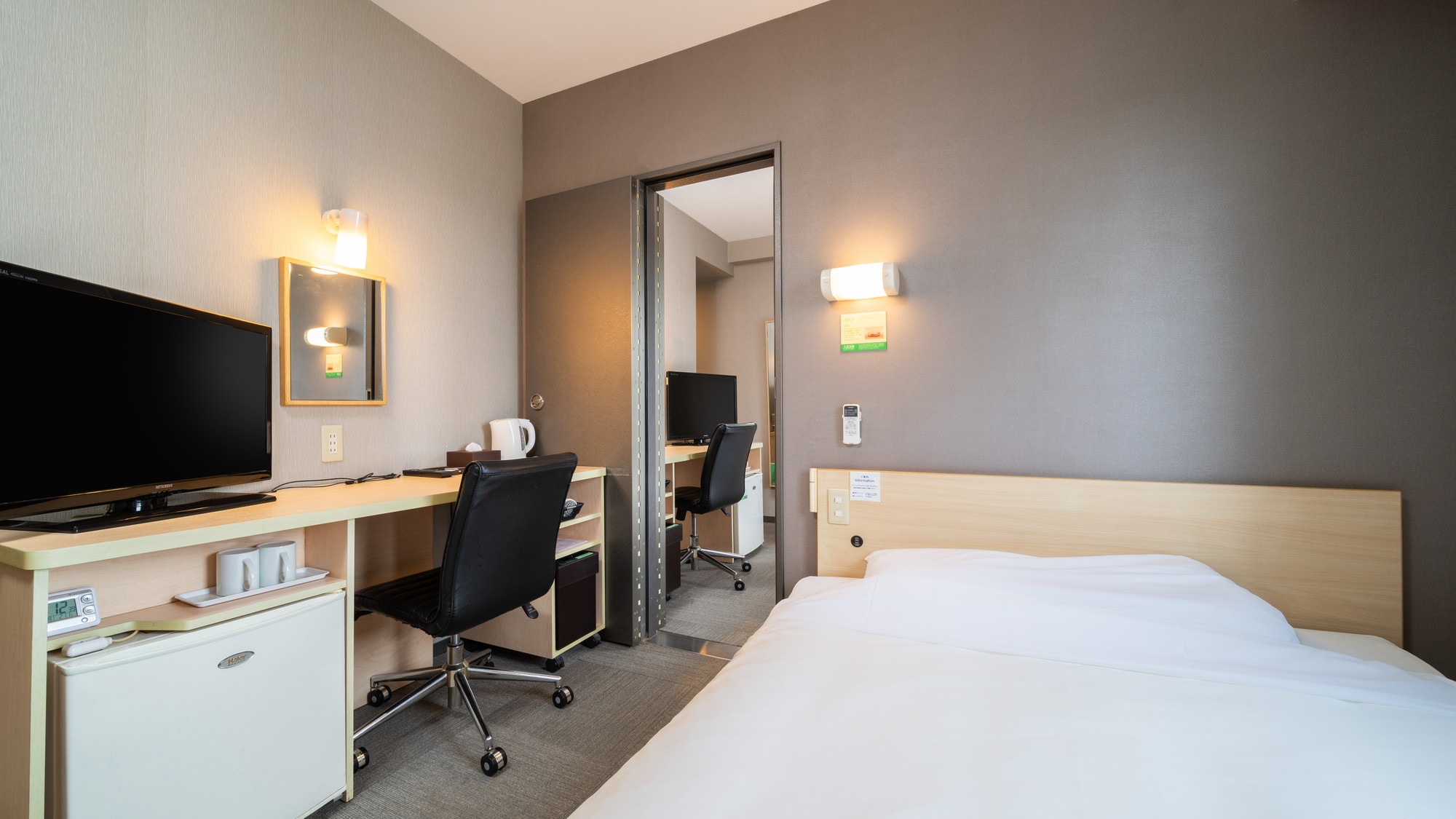 Each room has one bed and one unit bath.
