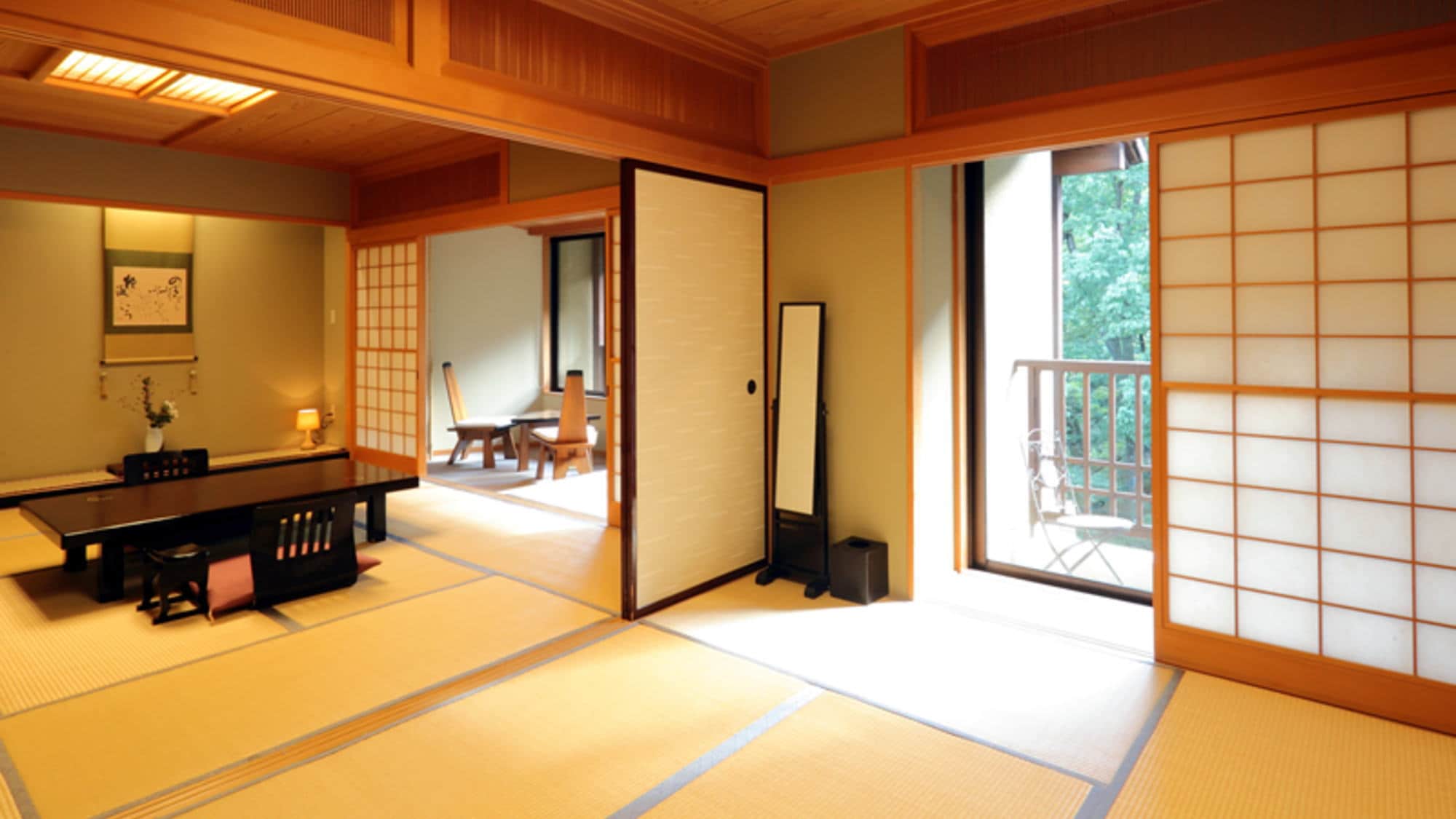 [Spacious guest room] Japanese 10 tatami mats + Japanese 6 tatami mats + Japanese 4.5 tatami mats + wide-rim flooring + terrace