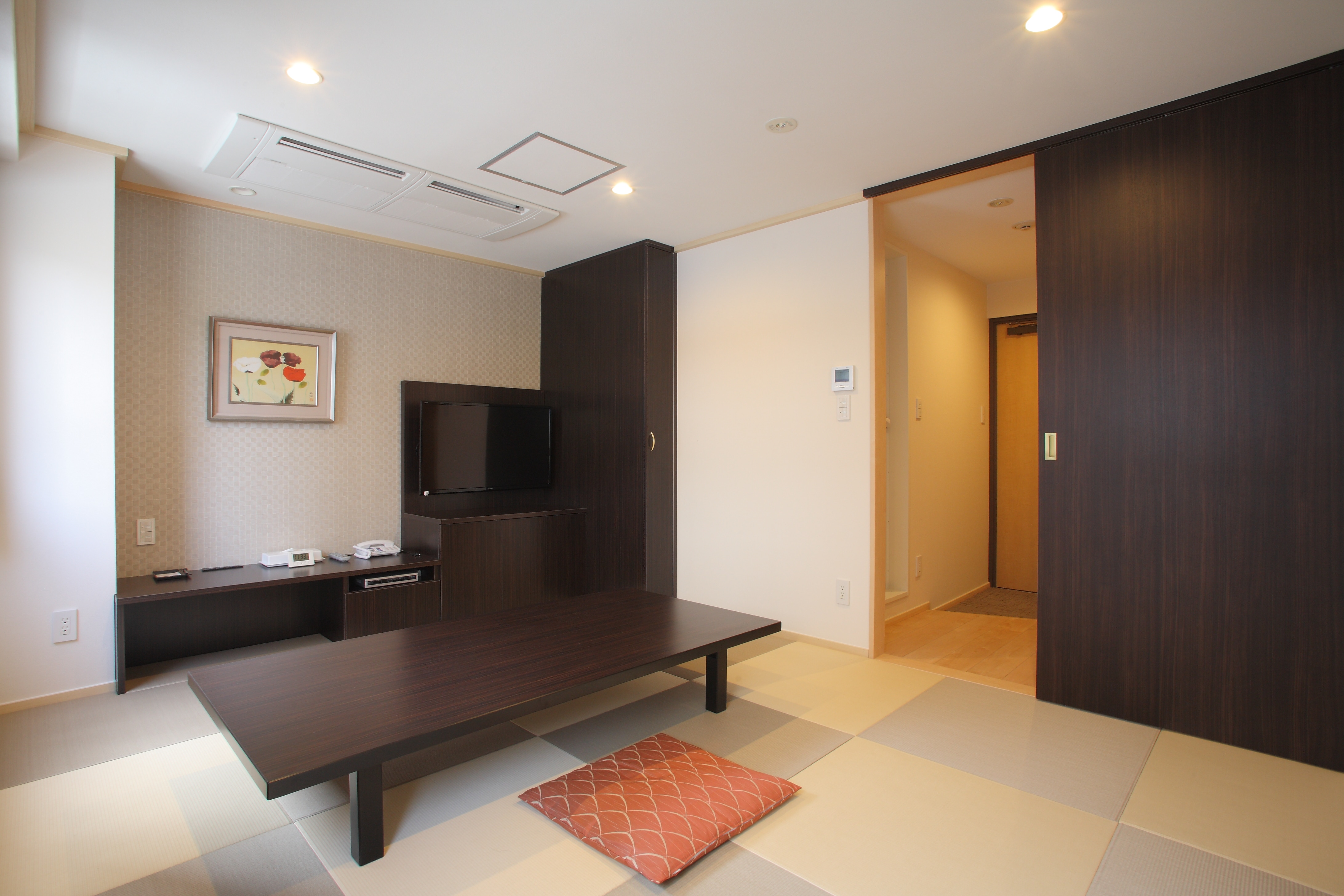 Japanese-style room new building non-smoking