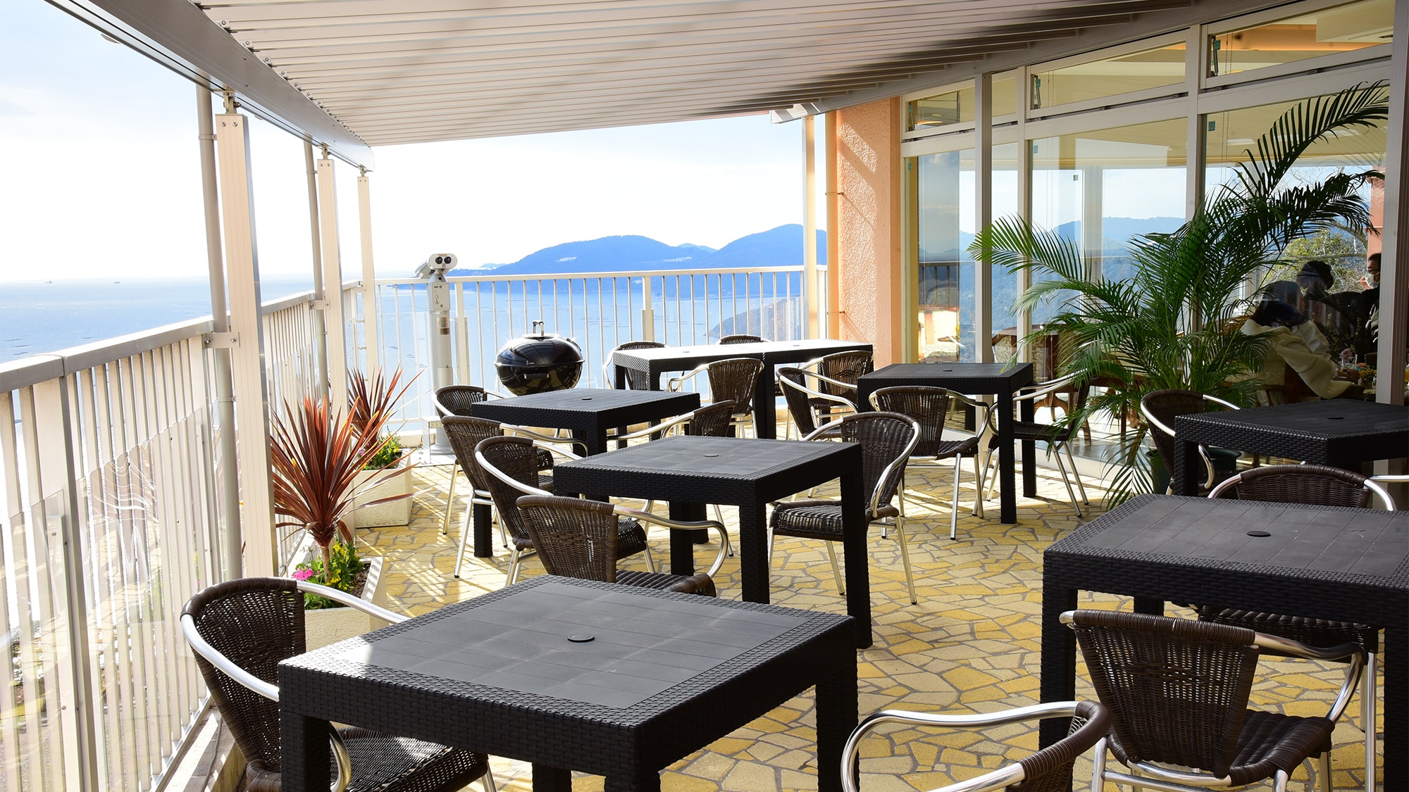 No need to worry about sun exposure or sudden rain. A new, open terrace with a spectacular view.