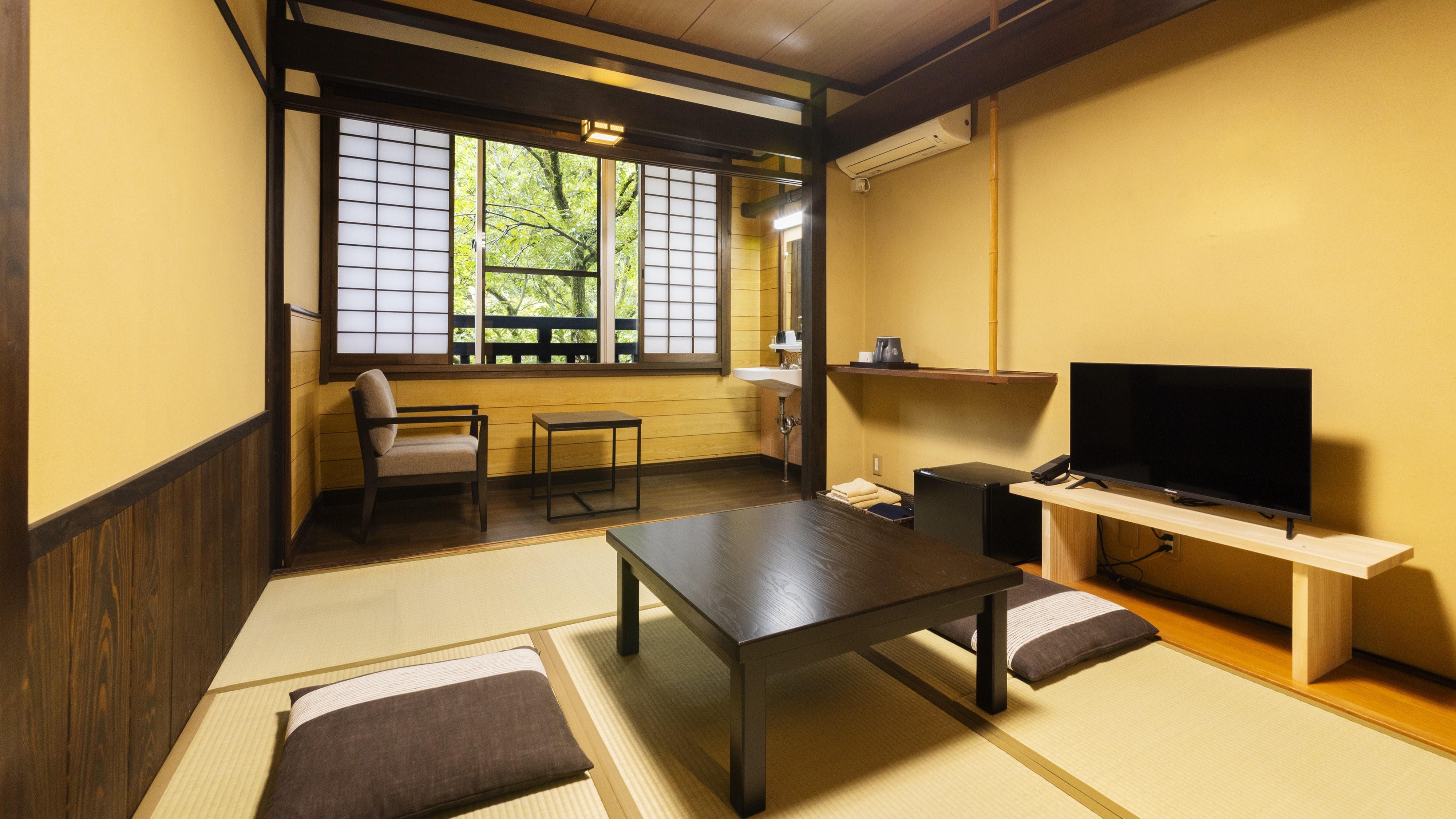 Japanese-style room (6 tatami mats)