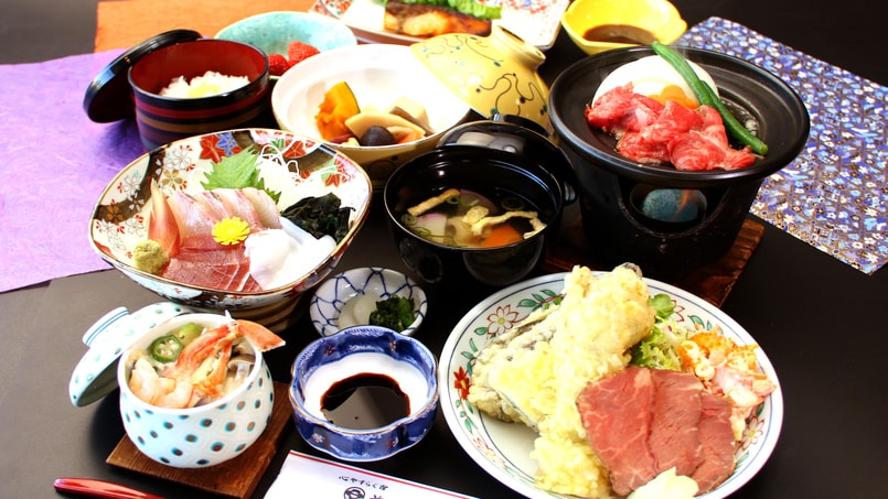 [Year-round cuisine] Enjoy dishes made with plenty of local ingredients.