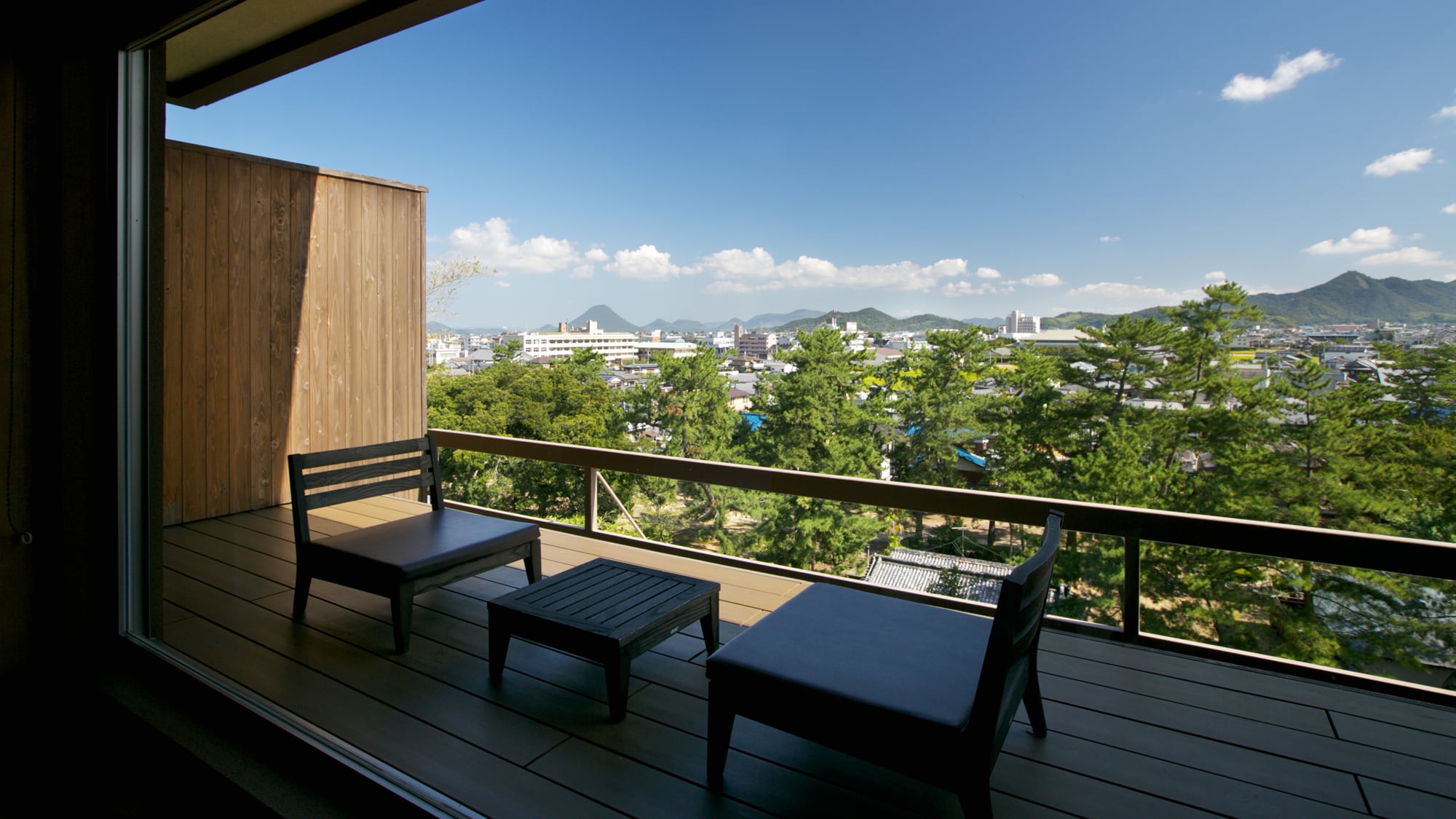  All guest rooms on the Shogetsu Terrace facing the east and overlooking the Sanuki Plain