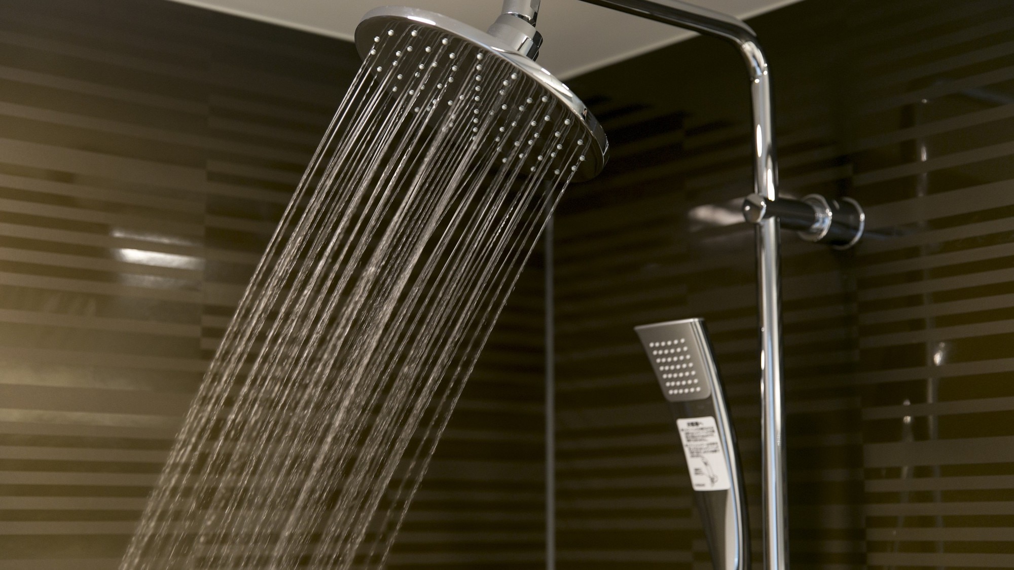 [Smart Class Deluxe] Equipped with a rain shower.